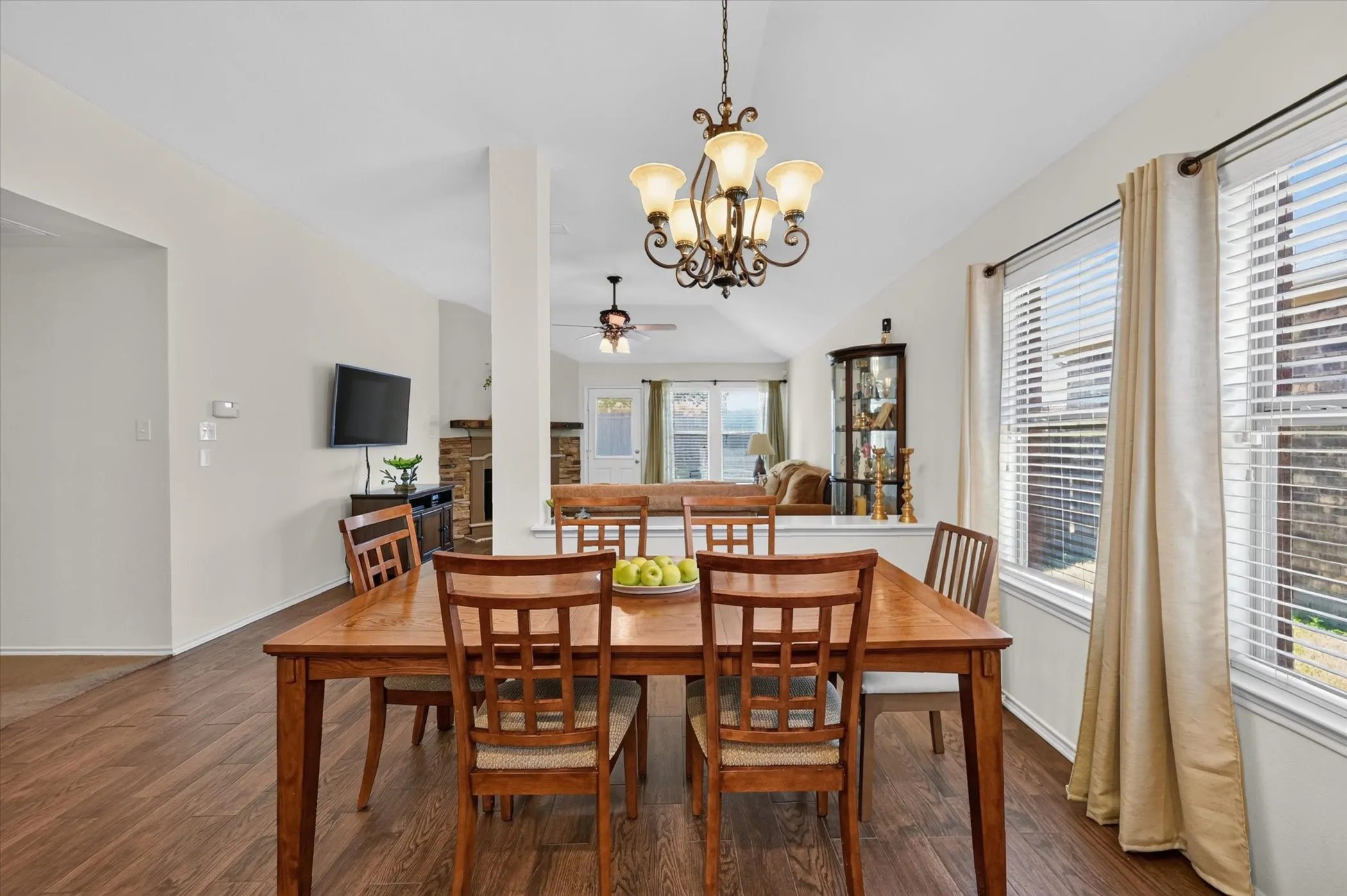 Single Family Residence For Sale in Denton County , 8928 Trailblazer Drive, Aubrey, Texas 76227, 4 Bedroom, 2 Bathroom, 2 Garage spaces, 1,812 Sqft, built in 2007, mls#21345572, Real Estate Agent in Aubrey, Homes For Sale in Denton county, Homes For Sale in Aubrey, Realtor in Aubrey Texas, Real Estate Brokerage Independent Realty Texas, Luminita Cordes Realtor