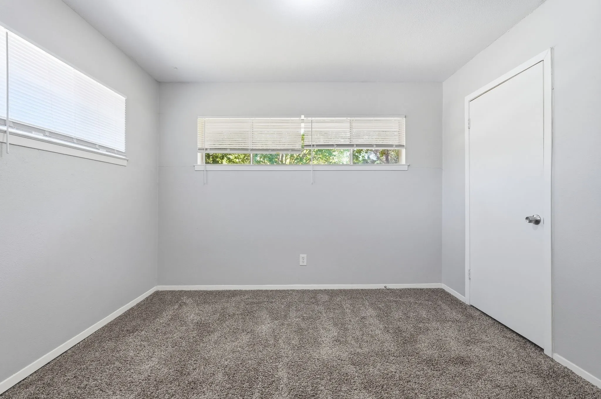 Single Family Residence For Sale in Dallas County , 417 Lakeside Drive, Irving, Texas 75062, 4 Bedroom, 2 Bathroom, 2 Garage spaces, 1,821 Sqft, built in 1965, mls#21358149, Real Estate Agent in Irving, Homes For Sale in Dallas county, Homes For Sale in Irving, Realtor in Irving Texas, Real Estate Brokerage Independent Realty Texas, Luminita Cordes Realtor