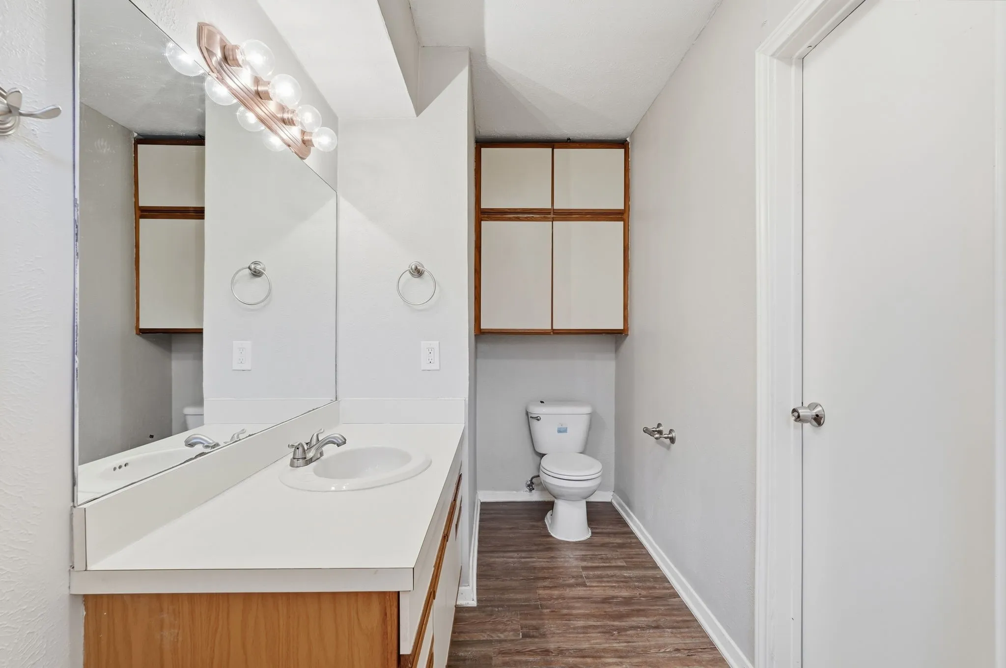 Single Family Residence For Sale in Dallas County , 417 Lakeside Drive, Irving, Texas 75062, 4 Bedroom, 2 Bathroom, 2 Garage spaces, 1,821 Sqft, built in 1965, mls#21358149, Real Estate Agent in Irving, Homes For Sale in Dallas county, Homes For Sale in Irving, Realtor in Irving Texas, Real Estate Brokerage Independent Realty Texas, Luminita Cordes Realtor