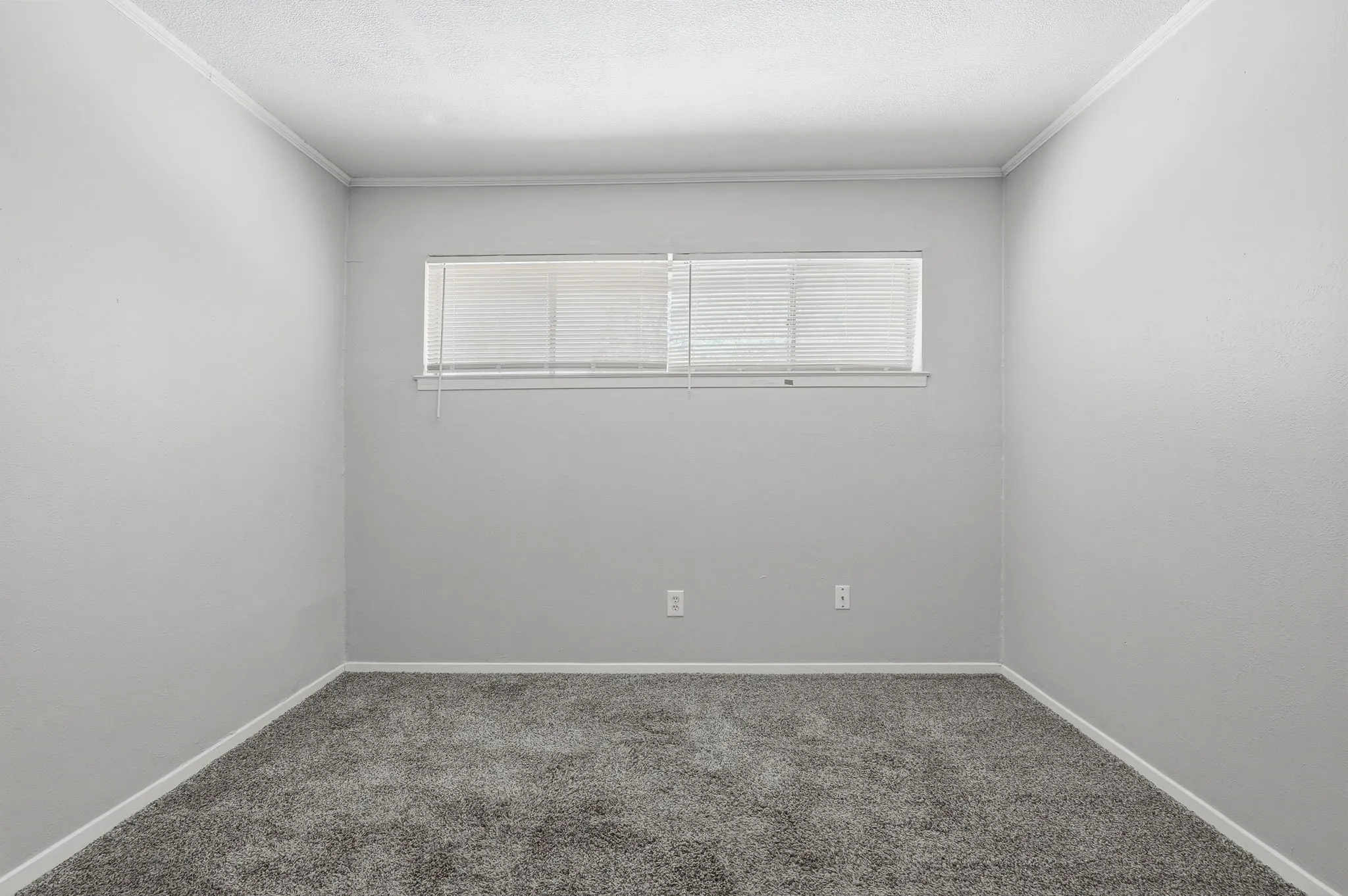 Single Family Residence For Sale in Dallas County , 417 Lakeside Drive, Irving, Texas 75062, 4 Bedroom, 2 Bathroom, 2 Garage spaces, 1,821 Sqft, built in 1965, mls#21358149, Real Estate Agent in Irving, Homes For Sale in Dallas county, Homes For Sale in Irving, Realtor in Irving Texas, Real Estate Brokerage Independent Realty Texas, Luminita Cordes Realtor