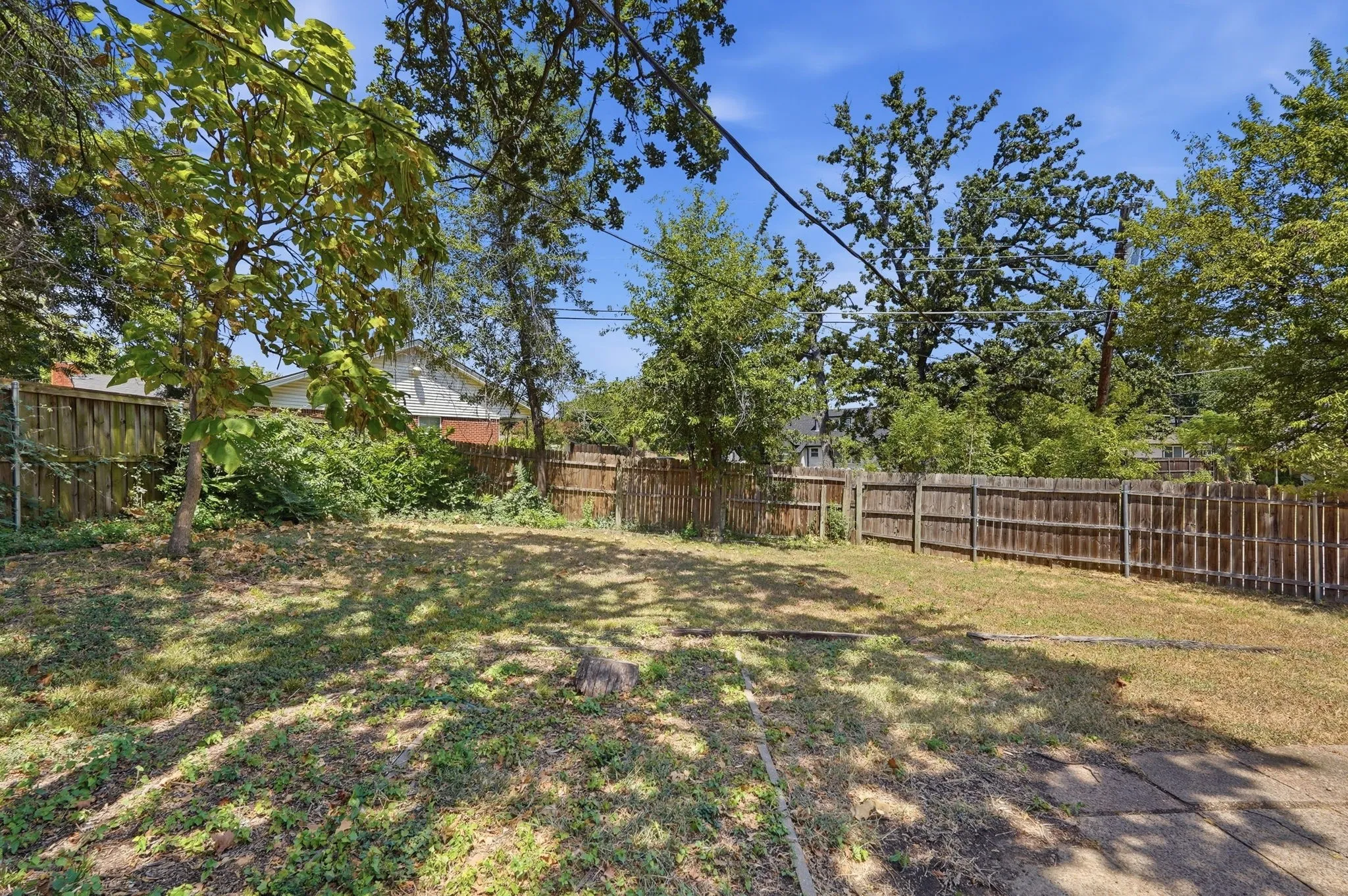 Single Family Residence For Sale in Dallas County , 417 Lakeside Drive, Irving, Texas 75062, 4 Bedroom, 2 Bathroom, 2 Garage spaces, 1,821 Sqft, built in 1965, mls#21358149, Real Estate Agent in Irving, Homes For Sale in Dallas county, Homes For Sale in Irving, Realtor in Irving Texas, Real Estate Brokerage Independent Realty Texas, Luminita Cordes Realtor