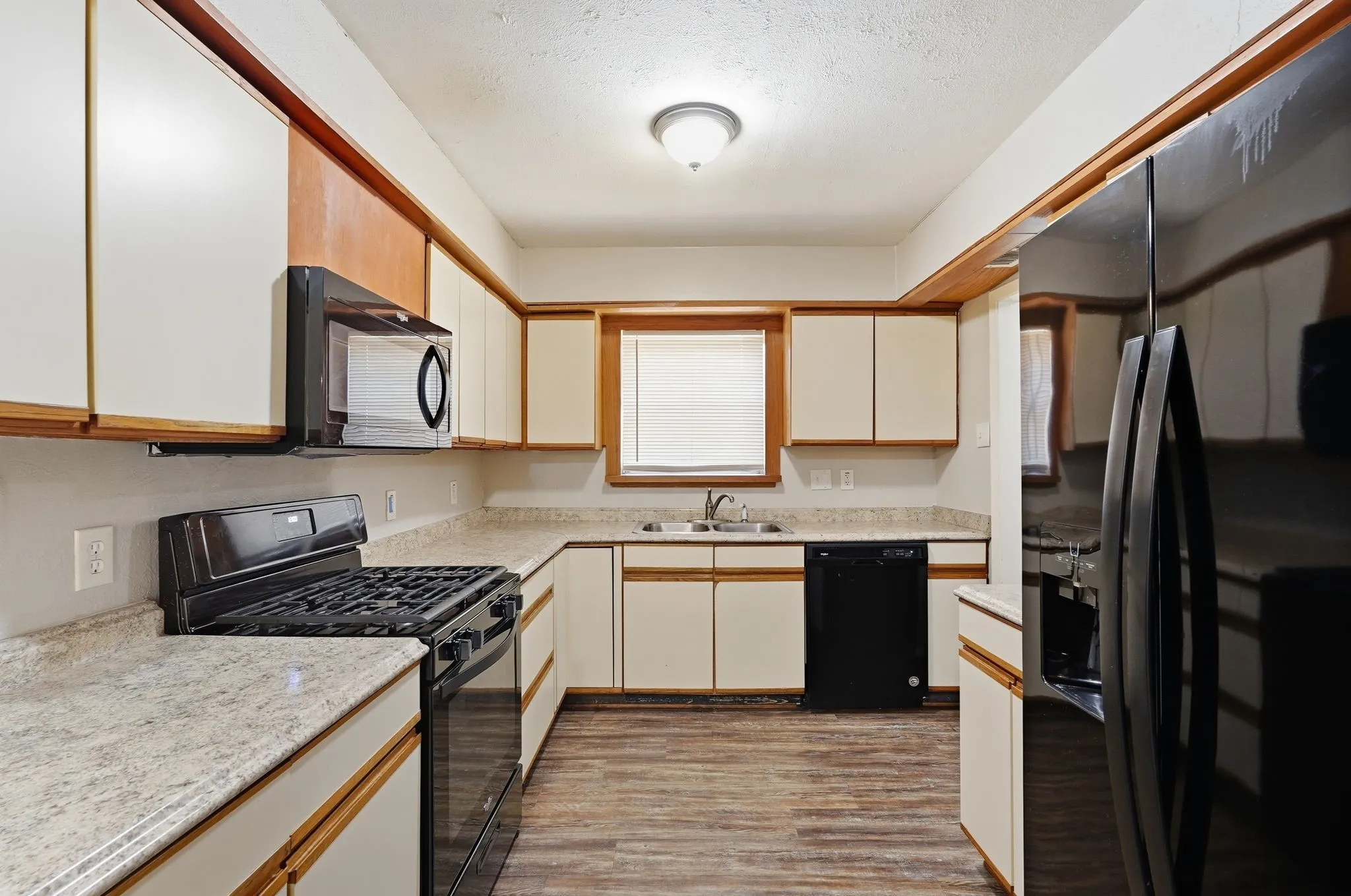 Single Family Residence For Sale in Dallas County , 417 Lakeside Drive, Irving, Texas 75062, 4 Bedroom, 2 Bathroom, 2 Garage spaces, 1,821 Sqft, built in 1965, mls#21358149, Real Estate Agent in Irving, Homes For Sale in Dallas county, Homes For Sale in Irving, Realtor in Irving Texas, Real Estate Brokerage Independent Realty Texas, Luminita Cordes Realtor