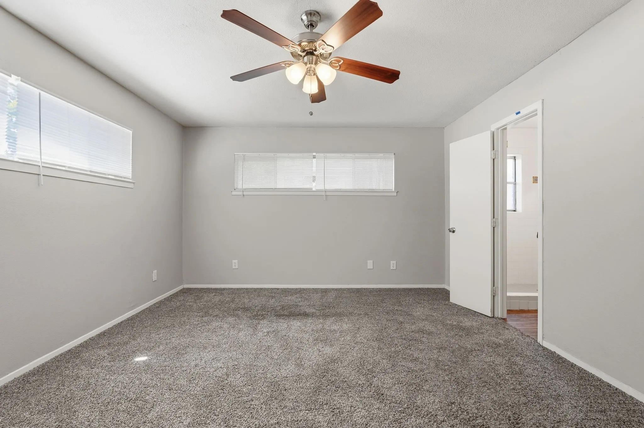 Single Family Residence For Sale in Dallas County , 417 Lakeside Drive, Irving, Texas 75062, 4 Bedroom, 2 Bathroom, 2 Garage spaces, 1,821 Sqft, built in 1965, mls#21358149, Real Estate Agent in Irving, Homes For Sale in Dallas county, Homes For Sale in Irving, Realtor in Irving Texas, Real Estate Brokerage Independent Realty Texas, Luminita Cordes Realtor