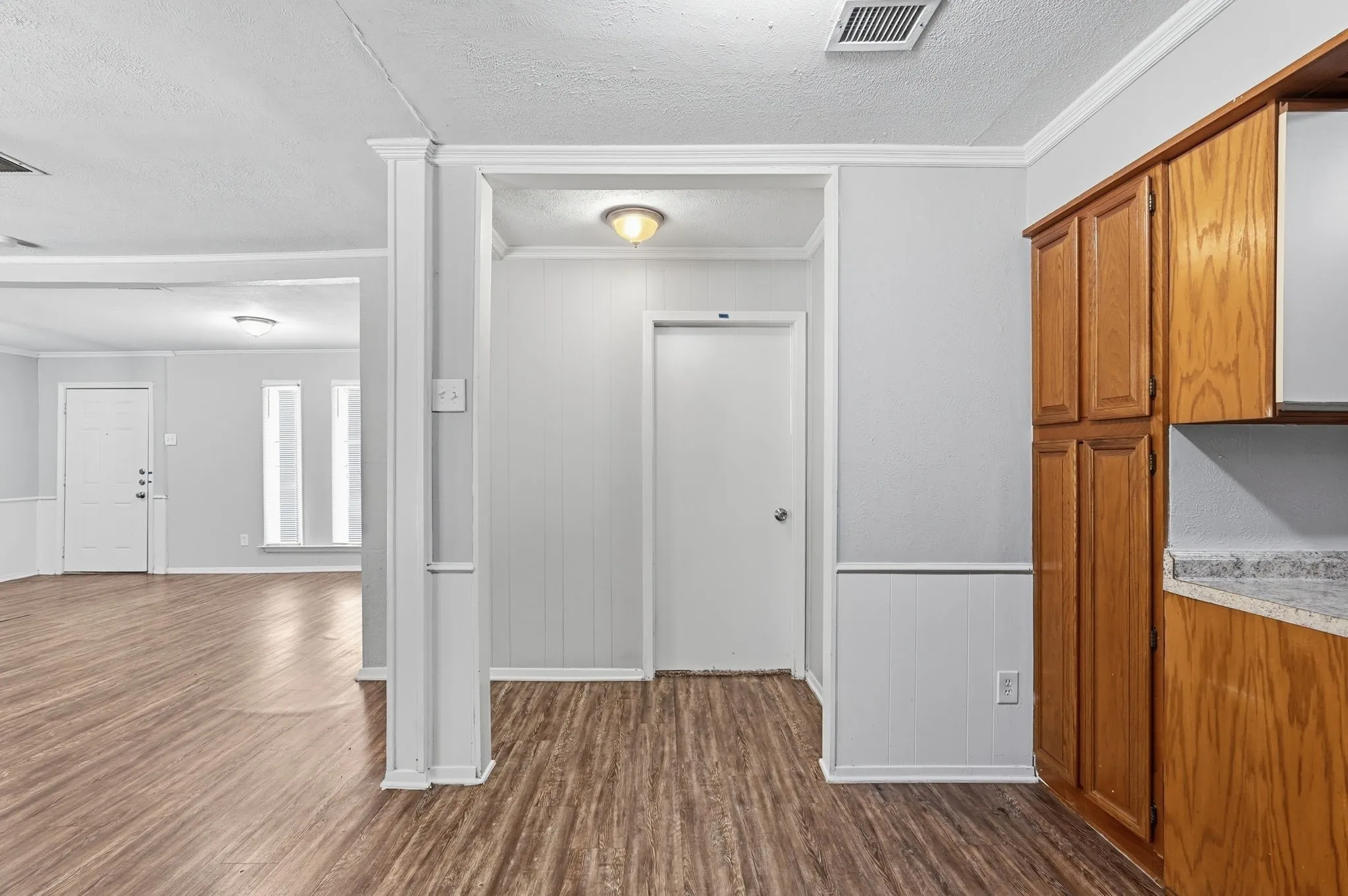 Single Family Residence For Sale in Dallas County , 417 Lakeside Drive, Irving, Texas 75062, 4 Bedroom, 2 Bathroom, 2 Garage spaces, 1,821 Sqft, built in 1965, mls#21358149, Real Estate Agent in Irving, Homes For Sale in Dallas county, Homes For Sale in Irving, Realtor in Irving Texas, Real Estate Brokerage Independent Realty Texas, Luminita Cordes Realtor