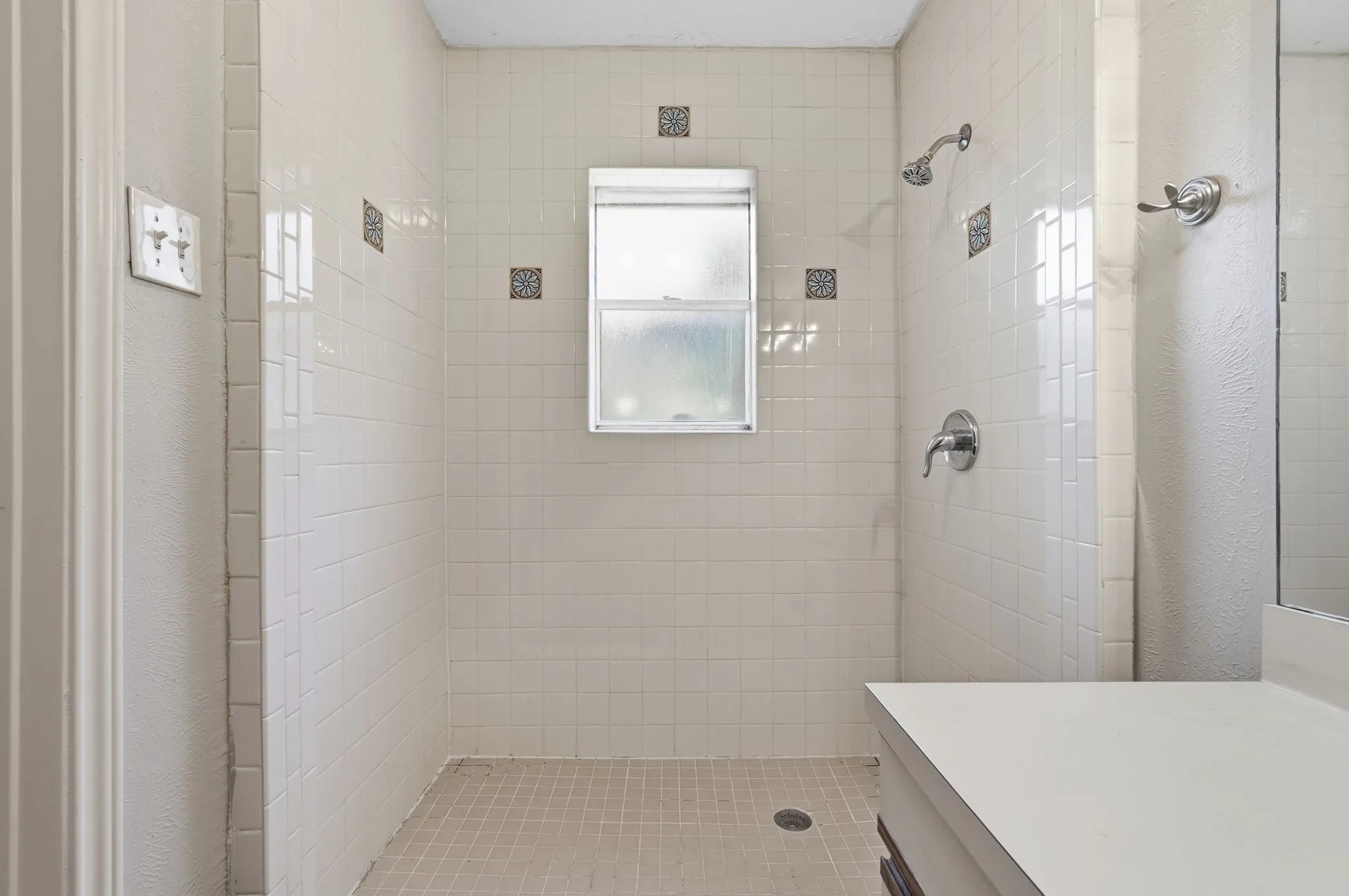 Single Family Residence For Sale in Dallas County , 417 Lakeside Drive, Irving, Texas 75062, 4 Bedroom, 2 Bathroom, 2 Garage spaces, 1,821 Sqft, built in 1965, mls#21358149, Real Estate Agent in Irving, Homes For Sale in Dallas county, Homes For Sale in Irving, Realtor in Irving Texas, Real Estate Brokerage Independent Realty Texas, Luminita Cordes Realtor