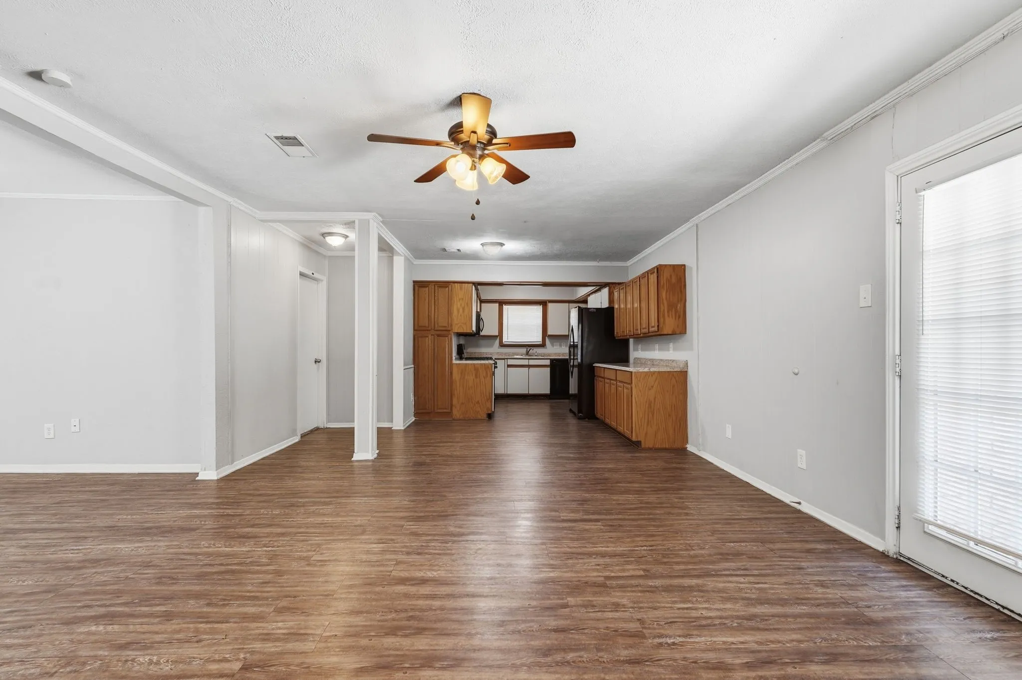 Single Family Residence For Sale in Dallas County , 417 Lakeside Drive, Irving, Texas 75062, 4 Bedroom, 2 Bathroom, 2 Garage spaces, 1,821 Sqft, built in 1965, mls#21358149, Real Estate Agent in Irving, Homes For Sale in Dallas county, Homes For Sale in Irving, Realtor in Irving Texas, Real Estate Brokerage Independent Realty Texas, Luminita Cordes Realtor