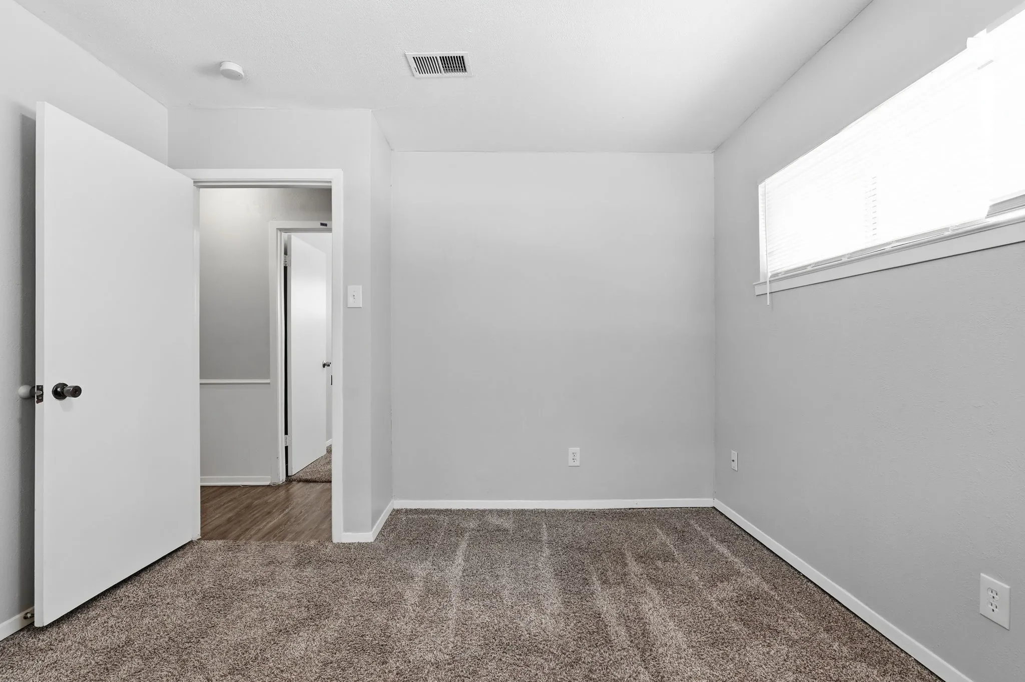 Single Family Residence For Sale in Dallas County , 417 Lakeside Drive, Irving, Texas 75062, 4 Bedroom, 2 Bathroom, 2 Garage spaces, 1,821 Sqft, built in 1965, mls#21358149, Real Estate Agent in Irving, Homes For Sale in Dallas county, Homes For Sale in Irving, Realtor in Irving Texas, Real Estate Brokerage Independent Realty Texas, Luminita Cordes Realtor