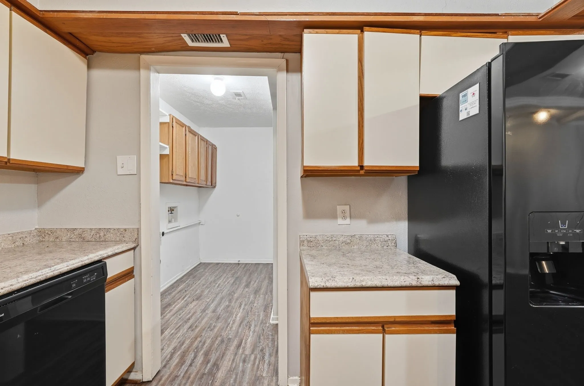 Single Family Residence For Sale in Dallas County , 417 Lakeside Drive, Irving, Texas 75062, 4 Bedroom, 2 Bathroom, 2 Garage spaces, 1,821 Sqft, built in 1965, mls#21358149, Real Estate Agent in Irving, Homes For Sale in Dallas county, Homes For Sale in Irving, Realtor in Irving Texas, Real Estate Brokerage Independent Realty Texas, Luminita Cordes Realtor