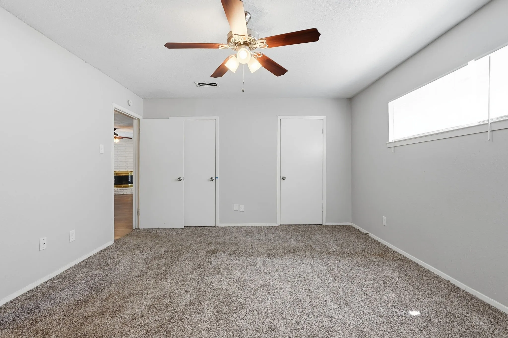 Single Family Residence For Sale in Dallas County , 417 Lakeside Drive, Irving, Texas 75062, 4 Bedroom, 2 Bathroom, 2 Garage spaces, 1,821 Sqft, built in 1965, mls#21358149, Real Estate Agent in Irving, Homes For Sale in Dallas county, Homes For Sale in Irving, Realtor in Irving Texas, Real Estate Brokerage Independent Realty Texas, Luminita Cordes Realtor
