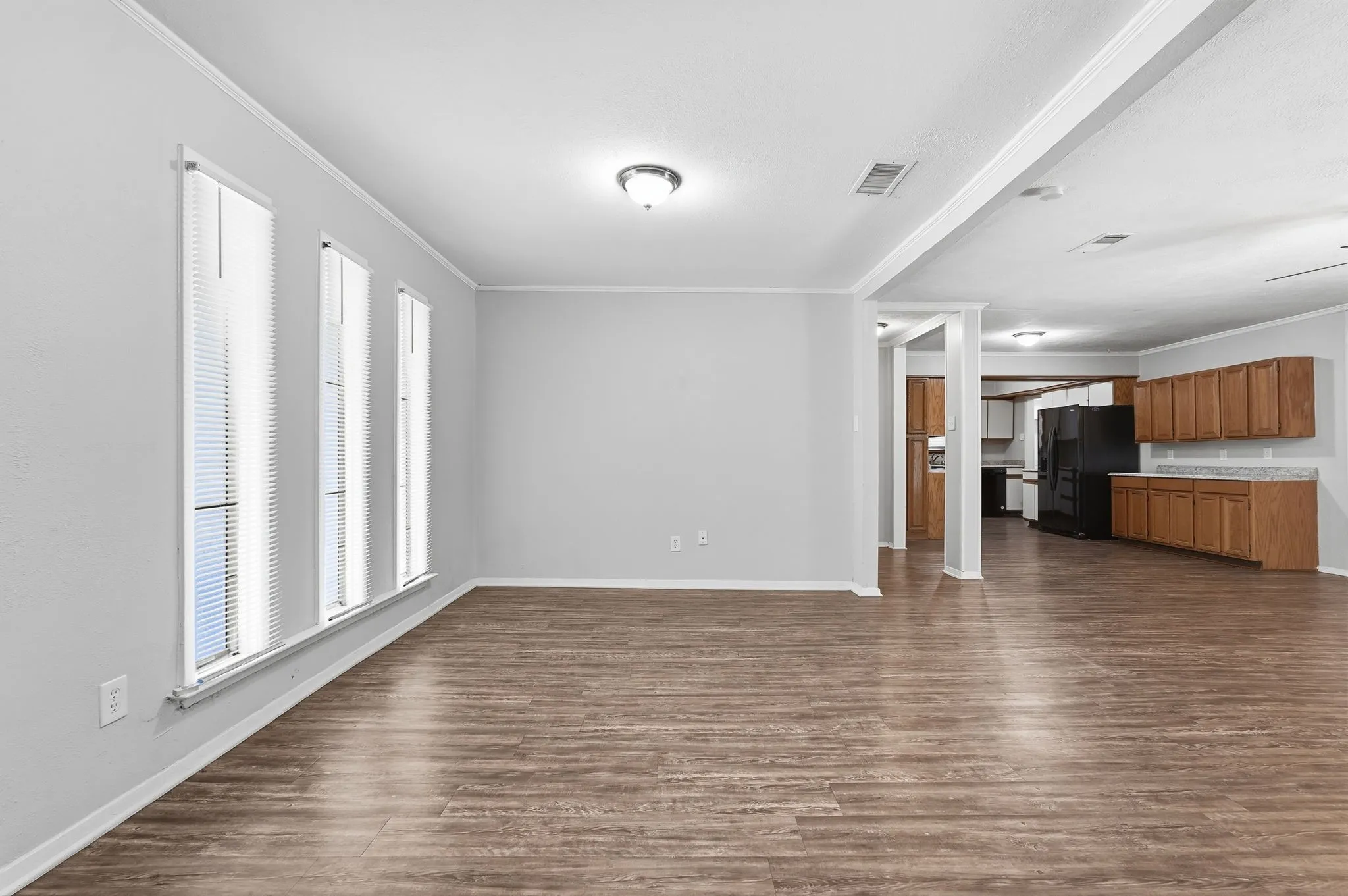 Single Family Residence For Sale in Dallas County , 417 Lakeside Drive, Irving, Texas 75062, 4 Bedroom, 2 Bathroom, 2 Garage spaces, 1,821 Sqft, built in 1965, mls#21358149, Real Estate Agent in Irving, Homes For Sale in Dallas county, Homes For Sale in Irving, Realtor in Irving Texas, Real Estate Brokerage Independent Realty Texas, Luminita Cordes Realtor