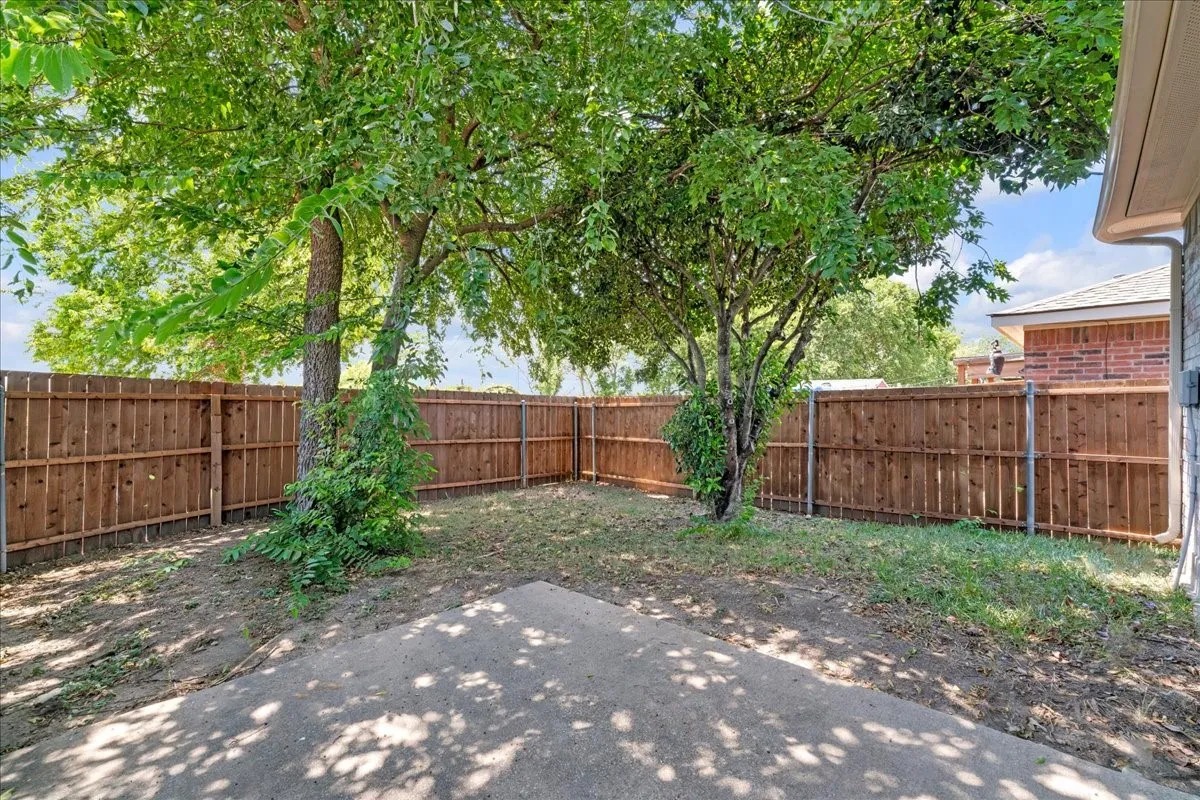 Single Family Residence For Sale in Dallas County , 2460 Mallory Lane, Lancaster, Texas 75134, 3 Bedroom, 2 Bathroom, 2 Garage spaces, 1,636 Sqft, built in 2001, mls#21359353, Real Estate Agent in Lancaster, Homes For Sale in Dallas county, Homes For Sale in Lancaster, Realtor in Lancaster Texas, Real Estate Brokerage Independent Realty Texas, Luminita Cordes Realtor