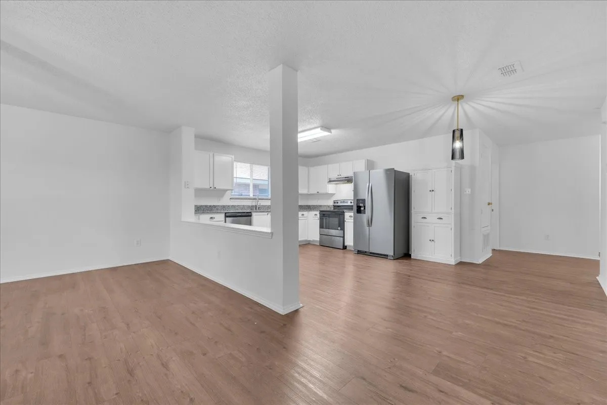 Single Family Residence For Sale in Dallas County , 2460 Mallory Lane, Lancaster, Texas 75134, 3 Bedroom, 2 Bathroom, 2 Garage spaces, 1,636 Sqft, built in 2001, mls#21359353, Real Estate Agent in Lancaster, Homes For Sale in Dallas county, Homes For Sale in Lancaster, Realtor in Lancaster Texas, Real Estate Brokerage Independent Realty Texas, Luminita Cordes Realtor