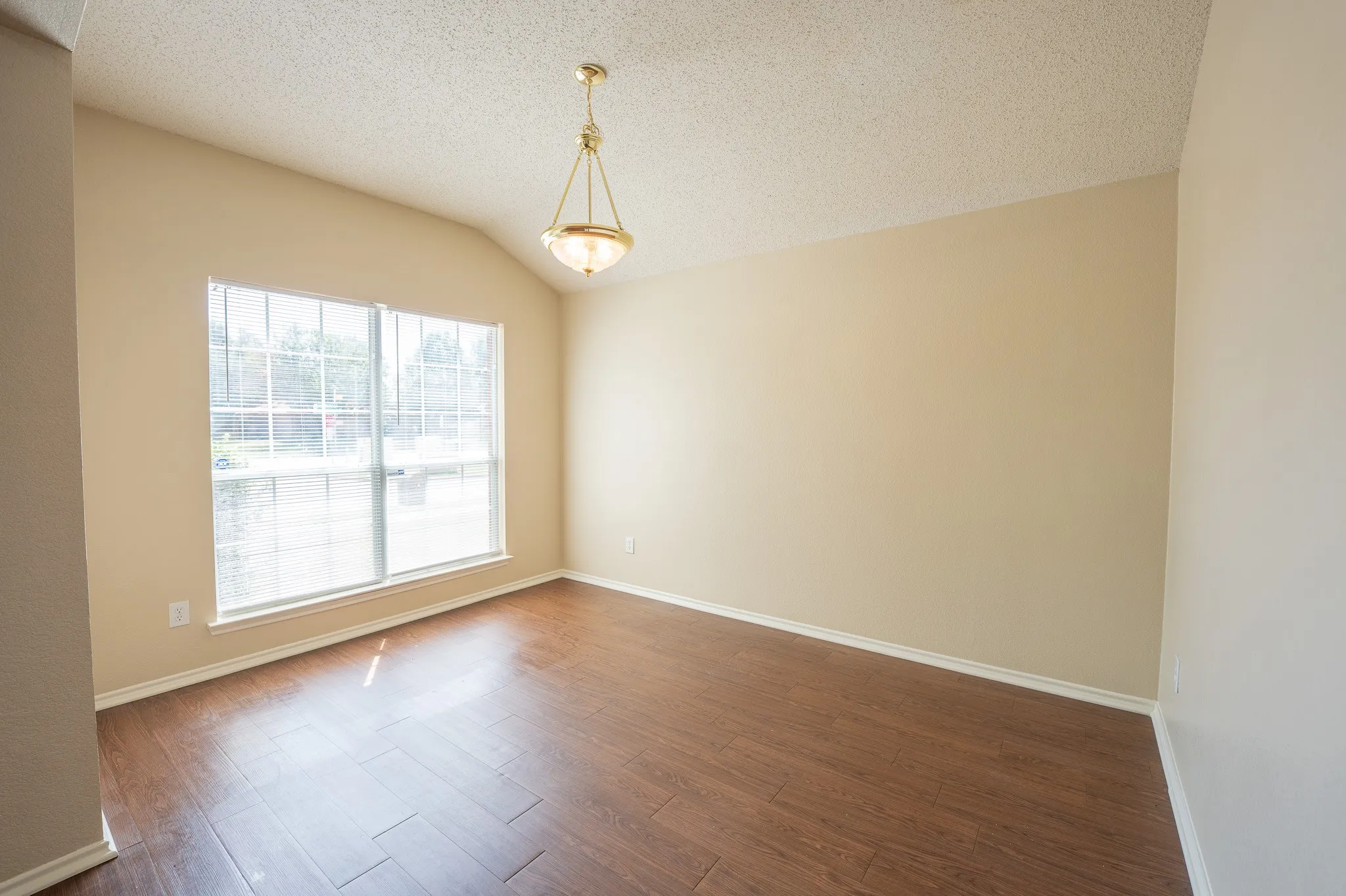 Single Family Residence For Rent in Dallas County , 183 Rolling Court, Lancaster, Texas 75146, 3 Bedroom, 2 Bathroom, 2 Garage spaces, 1,982 Sqft, built in 2006, Price $2,199, mls#21359356, Real Estate Agent in Lancaster, Homes For Rent in Dallas county, Homes For Rent in Lancaster, Realtor in Lancaster Texas, Real Estate Brokerage Independent Realty Texas, Luminita Cordes Realtor