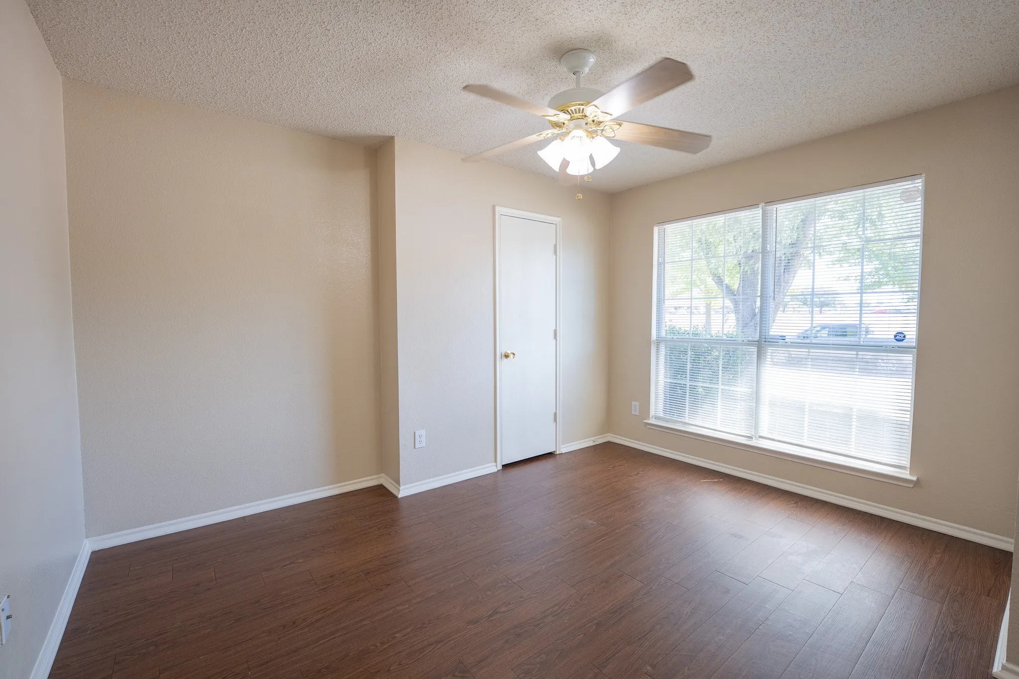 Single Family Residence For Rent in Dallas County , 183 Rolling Court, Lancaster, Texas 75146, 3 Bedroom, 2 Bathroom, 2 Garage spaces, 1,982 Sqft, built in 2006, Price $2,199, mls#21359356, Real Estate Agent in Lancaster, Homes For Rent in Dallas county, Homes For Rent in Lancaster, Realtor in Lancaster Texas, Real Estate Brokerage Independent Realty Texas, Luminita Cordes Realtor