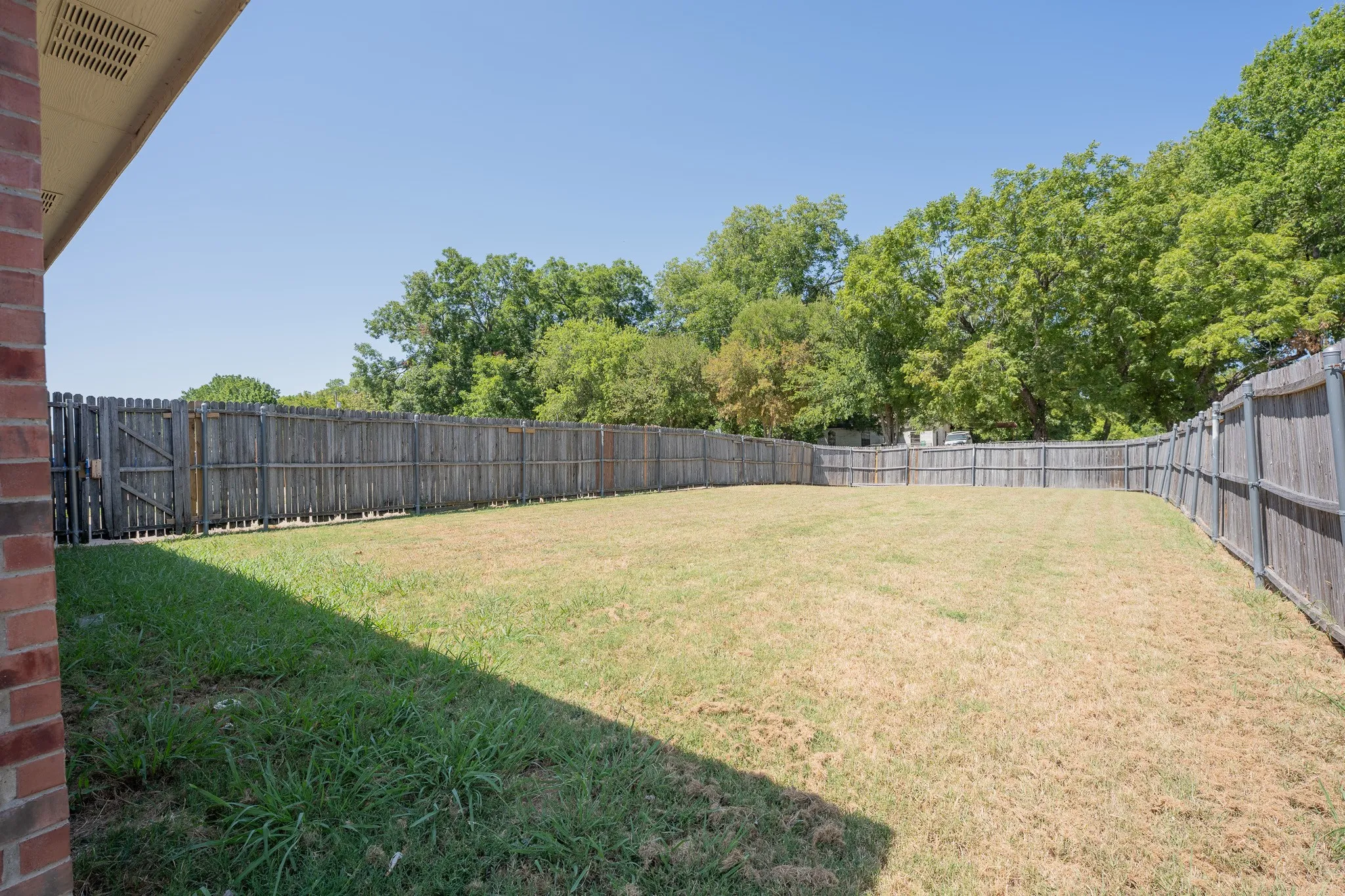 Single Family Residence For Rent in Dallas County , 183 Rolling Court, Lancaster, Texas 75146, 3 Bedroom, 2 Bathroom, 2 Garage spaces, 1,982 Sqft, built in 2006, Price $2,199, mls#21359356, Real Estate Agent in Lancaster, Homes For Rent in Dallas county, Homes For Rent in Lancaster, Realtor in Lancaster Texas, Real Estate Brokerage Independent Realty Texas, Luminita Cordes Realtor