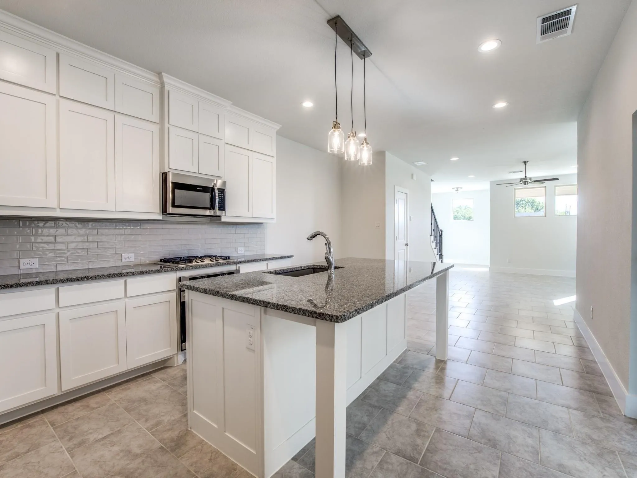 Townhouse For Rent in Tarrant County , 6523 Bowman Roberts Drive, Fort Worth, Texas 76179, 3 Bedroom, 3 Bathroom, 2 Garage spaces, 2,000 Sqft, built in 2020, mls#21357993, Real Estate Agent in Fort Worth, Homes For Rent in Tarrant county, Homes For Rent in Fort Worth, Realtor in Fort Worth Texas, Real Estate Brokerage Independent Realty Texas, Luminita Cordes Realtor