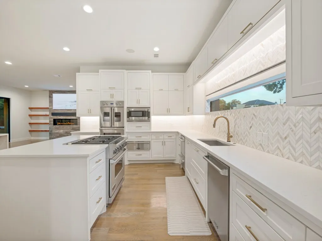 Single Family Residence For Sale in Dallas County , 5615 Brookstown Drive, Dallas, Texas 75230, 5 Bedroom, 5 Bathroom, 3 Garage spaces, 4,123 Sqft, built in 1962, mls#21358407, Real Estate Agent in Dallas, Homes For Sale in Dallas county, Homes For Sale in Dallas, Realtor in Dallas Texas, Real Estate Brokerage Independent Realty Texas, Luminita Cordes Realtor
