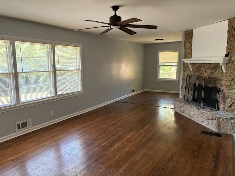 Single Family Residence For Rent in Tarrant County , 3363 Cromart Avenue, Fort Worth, Texas 76133, 3 Bedroom, 2 Bathroom, Garage spaces, 1,432 Sqft, built in 1955, mls#21359366, Real Estate Agent in Fort Worth, Homes For Rent in Tarrant county, Homes For Rent in Fort Worth, Realtor in Fort Worth Texas, Real Estate Brokerage Independent Realty Texas, Luminita Cordes Realtor