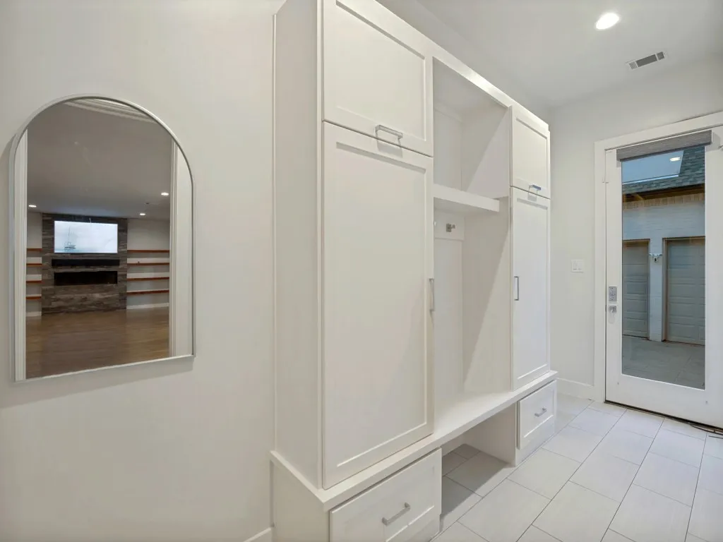 Single Family Residence For Rent in Dallas County , 5615 Brookstown Drive, Dallas, Texas 75230, 5 Bedroom, 5 Bathroom, 3 Garage spaces, 4,123 Sqft, built in 1962, mls#21359371, Real Estate Agent in Dallas, Homes For Rent in Dallas county, Homes For Rent in Dallas, Realtor in Dallas Texas, Real Estate Brokerage Independent Realty Texas, Luminita Cordes Realtor
