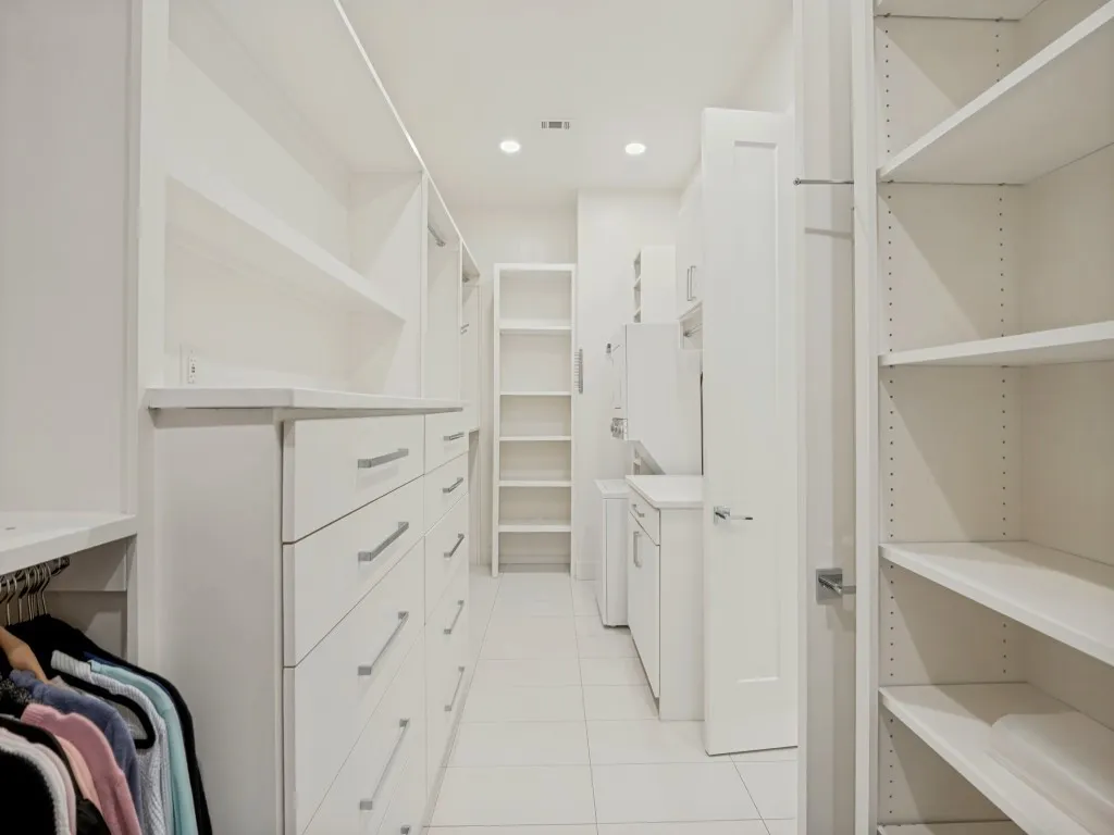 Single Family Residence For Rent in Dallas County , 5615 Brookstown Drive, Dallas, Texas 75230, 5 Bedroom, 5 Bathroom, 3 Garage spaces, 4,123 Sqft, built in 1962, mls#21359371, Real Estate Agent in Dallas, Homes For Rent in Dallas county, Homes For Rent in Dallas, Realtor in Dallas Texas, Real Estate Brokerage Independent Realty Texas, Luminita Cordes Realtor