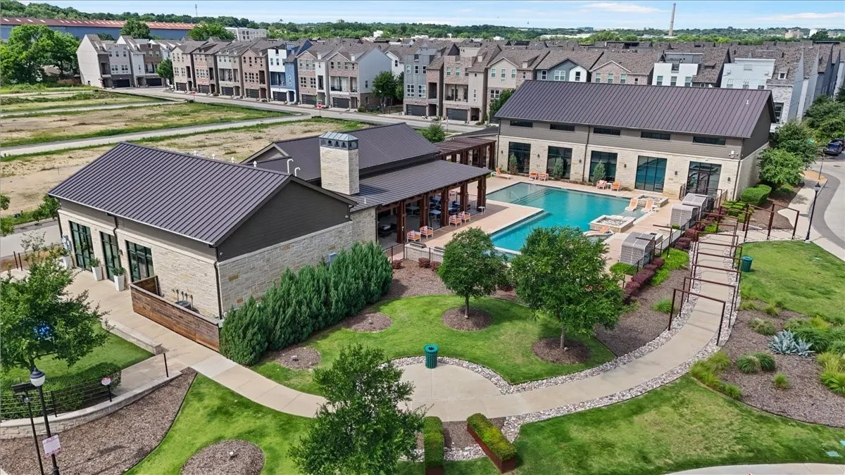 Community pool with integrated spa and sun shelf