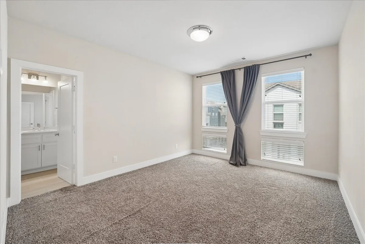 Single Family Residence For Rent in Dallas County , 2506 El Camino Lane, Dallas, Texas 75212, 3 Bedroom, 4 Bathroom, 2 Garage spaces, 2,224 Sqft, built in 2018, mls#21359377, Real Estate Agent in Dallas, Homes For Rent in Dallas county, Homes For Rent in Dallas, Realtor in Dallas Texas, Real Estate Brokerage Independent Realty Texas, Luminita Cordes Realtor