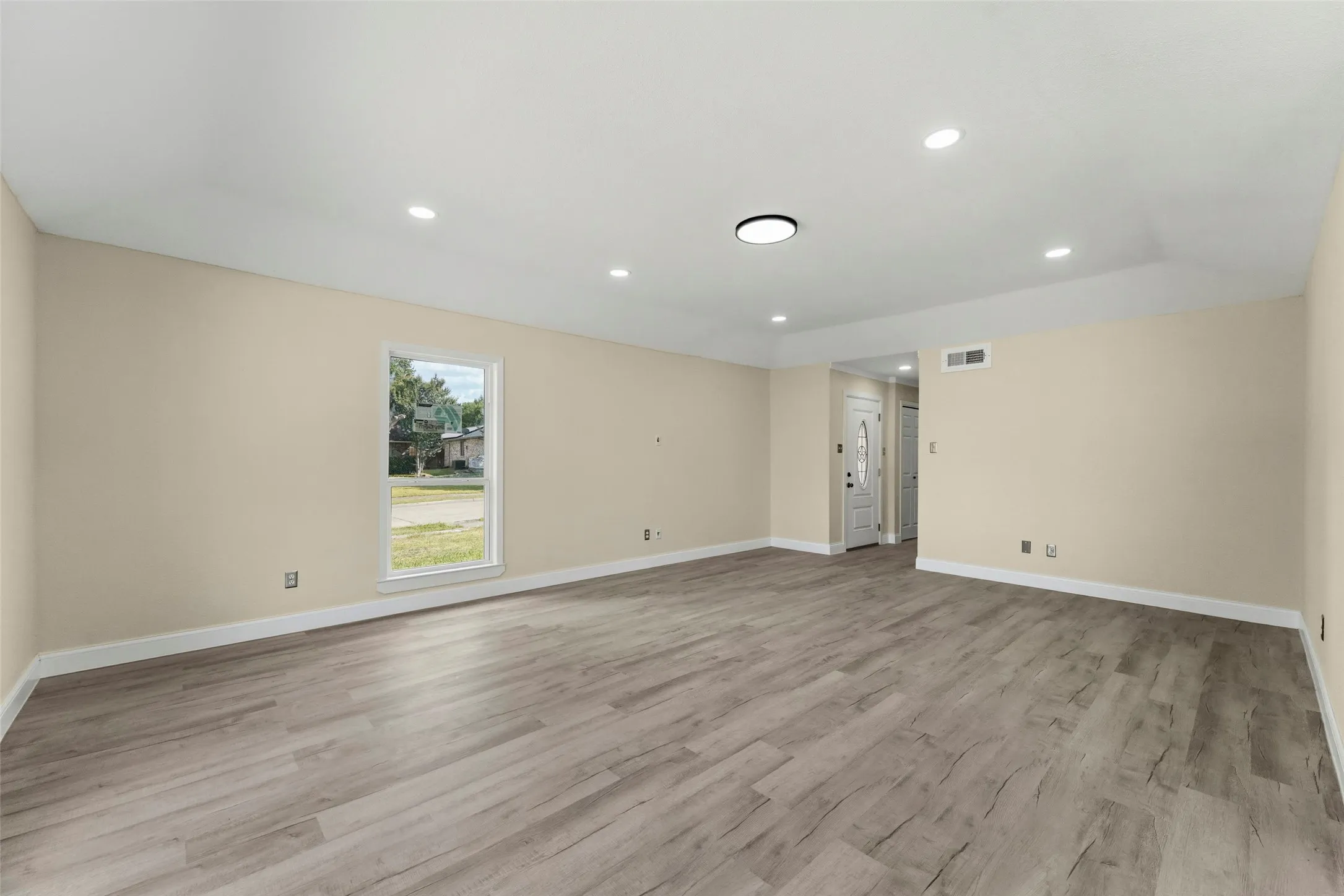 Single Family Residence For Sale in Dallas County , 1307 Reesling Drive, Mesquite, Texas 75150, 4 Bedroom, 2 Bathroom, Garage spaces, 1,934 Sqft, built in 1981, mls#21352025, Real Estate Agent in Mesquite, Homes For Sale in Dallas county, Homes For Sale in Mesquite, Realtor in Mesquite Texas, Real Estate Brokerage Independent Realty Texas, Luminita Cordes Realtor