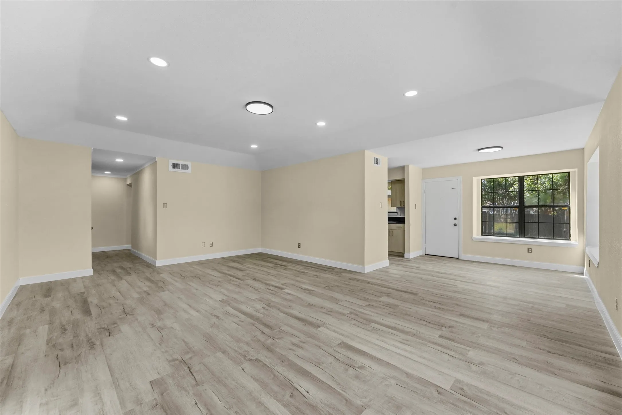 Single Family Residence For Sale in Dallas County , 1307 Reesling Drive, Mesquite, Texas 75150, 4 Bedroom, 2 Bathroom, Garage spaces, 1,934 Sqft, built in 1981, mls#21352025, Real Estate Agent in Mesquite, Homes For Sale in Dallas county, Homes For Sale in Mesquite, Realtor in Mesquite Texas, Real Estate Brokerage Independent Realty Texas, Luminita Cordes Realtor