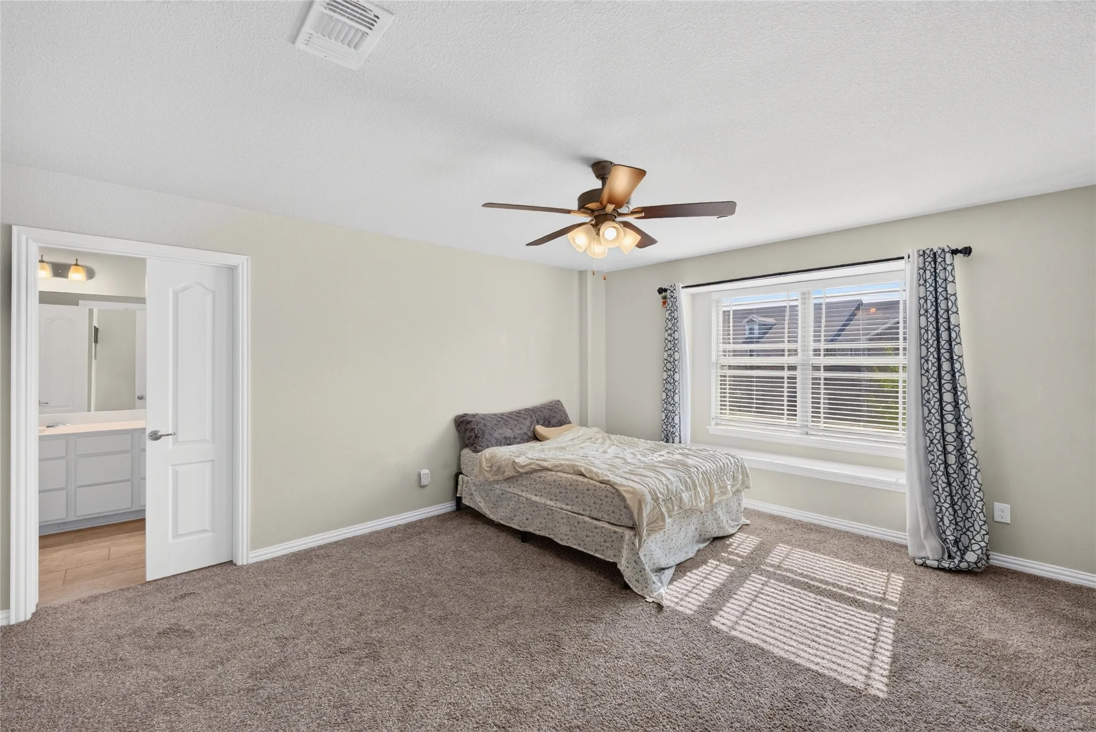 Townhouse For Rent in Denton County , 3533 Cricket Drive, Denton, Texas 76207, 3 Bedroom, 3 Bathroom, 2 Garage spaces, 1,750 Sqft, built in 2020, mls#21356598, Real Estate Agent in Denton, Homes For Rent in Denton county, Homes For Rent in Denton, Realtor in Denton Texas, Real Estate Brokerage Independent Realty Texas, Luminita Cordes Realtor