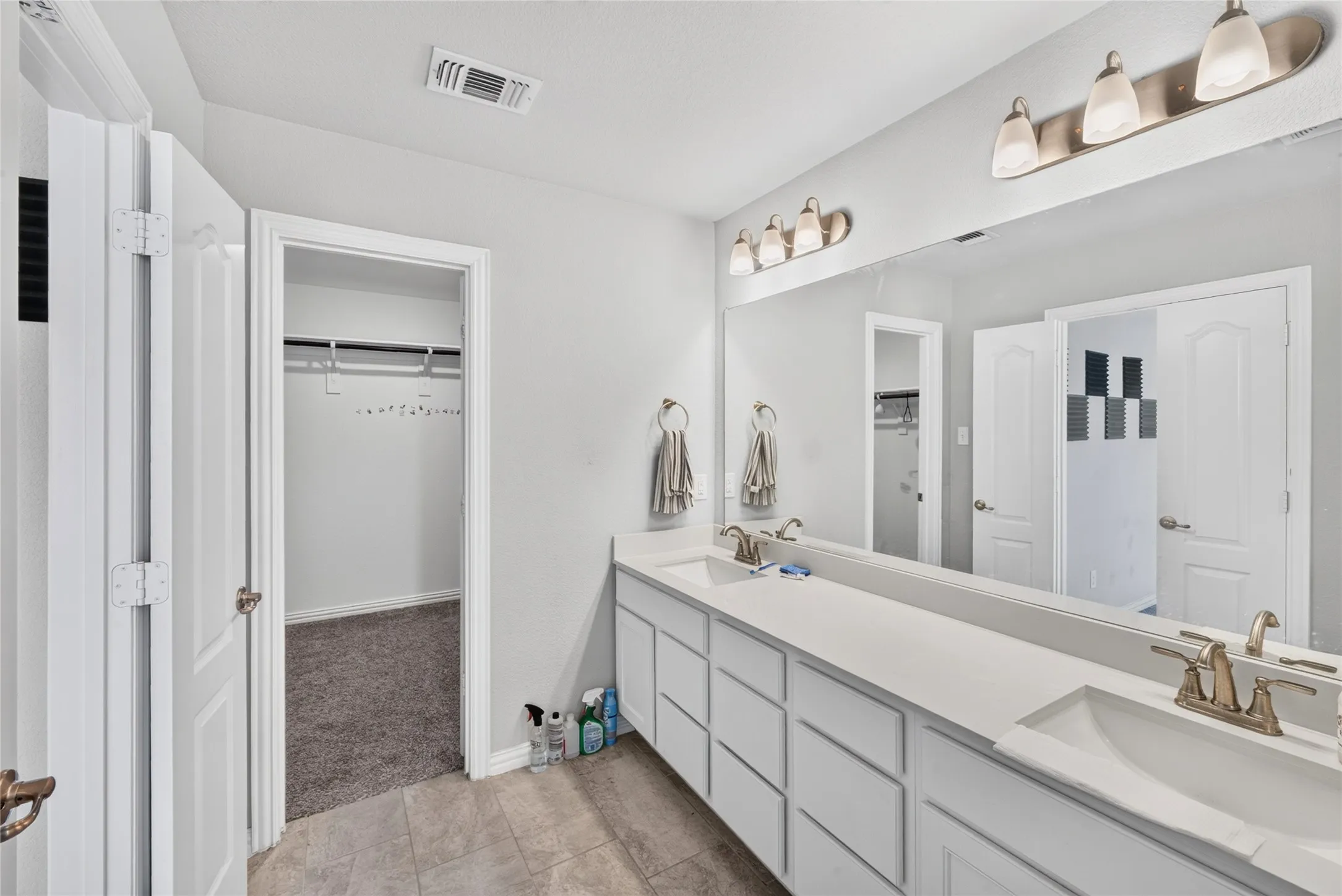 Townhouse For Rent in Denton County , 3533 Cricket Drive, Denton, Texas 76207, 3 Bedroom, 3 Bathroom, 2 Garage spaces, 1,750 Sqft, built in 2020, mls#21356598, Real Estate Agent in Denton, Homes For Rent in Denton county, Homes For Rent in Denton, Realtor in Denton Texas, Real Estate Brokerage Independent Realty Texas, Luminita Cordes Realtor