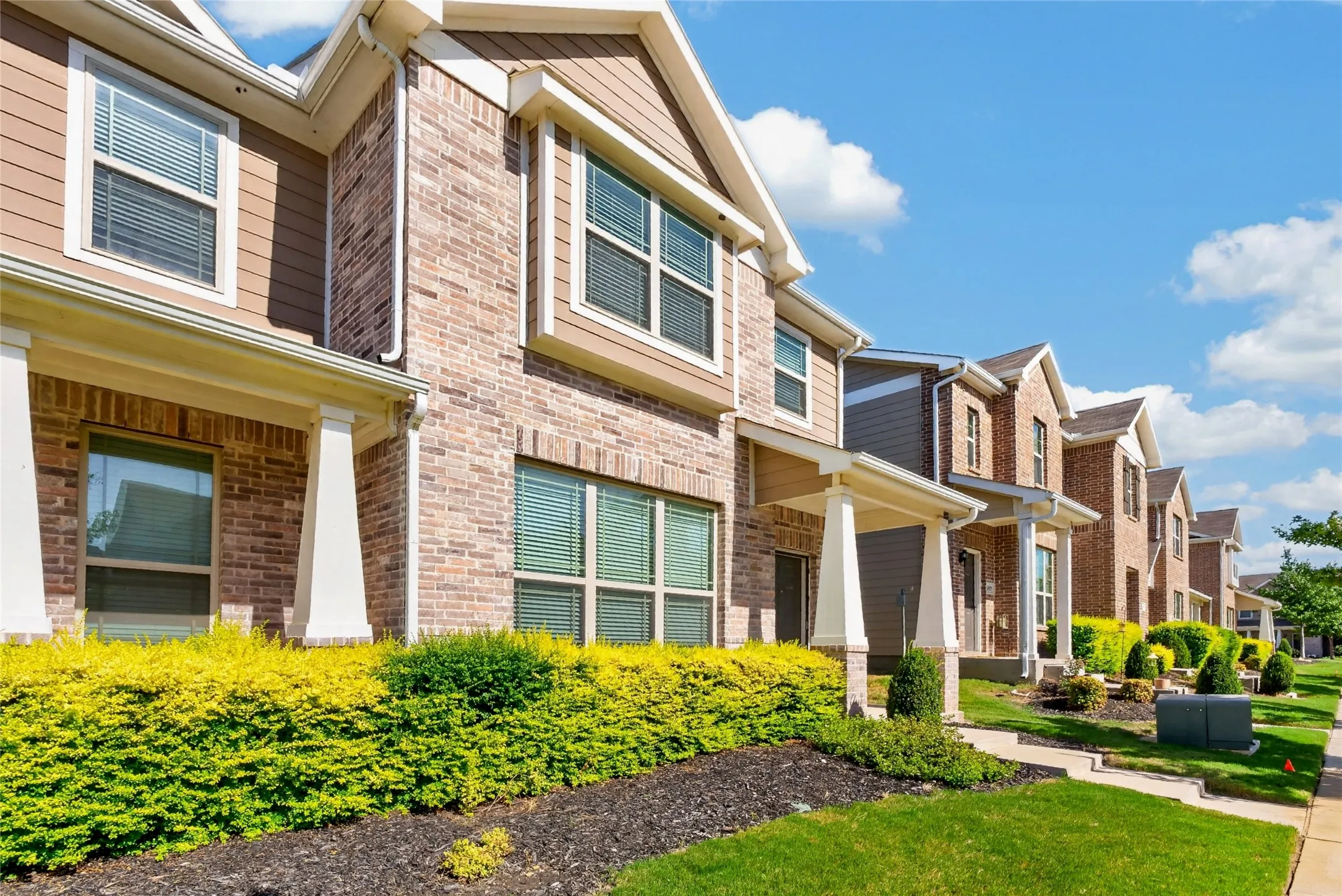 Townhouse For Rent in Denton County , 3533 Cricket Drive, Denton, Texas 76207, 3 Bedroom, 3 Bathroom, 2 Garage spaces, 1,750 Sqft, built in 2020, mls#21356598, Real Estate Agent in Denton, Homes For Rent in Denton county, Homes For Rent in Denton, Realtor in Denton Texas, Real Estate Brokerage Independent Realty Texas, Luminita Cordes Realtor