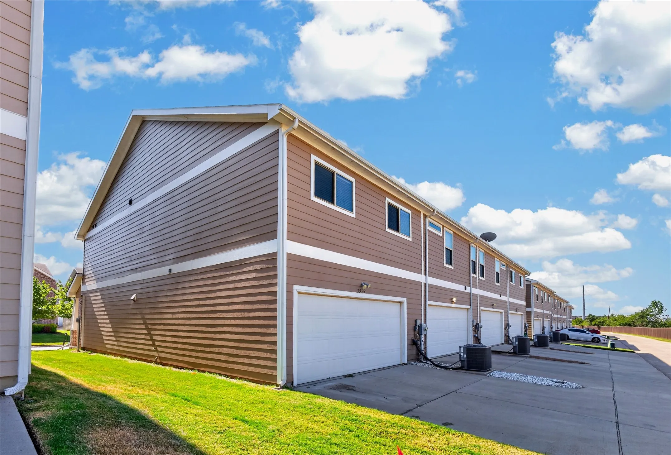 Townhouse For Rent in Denton County , 3533 Cricket Drive, Denton, Texas 76207, 3 Bedroom, 3 Bathroom, 2 Garage spaces, 1,750 Sqft, built in 2020, mls#21356598, Real Estate Agent in Denton, Homes For Rent in Denton county, Homes For Rent in Denton, Realtor in Denton Texas, Real Estate Brokerage Independent Realty Texas, Luminita Cordes Realtor