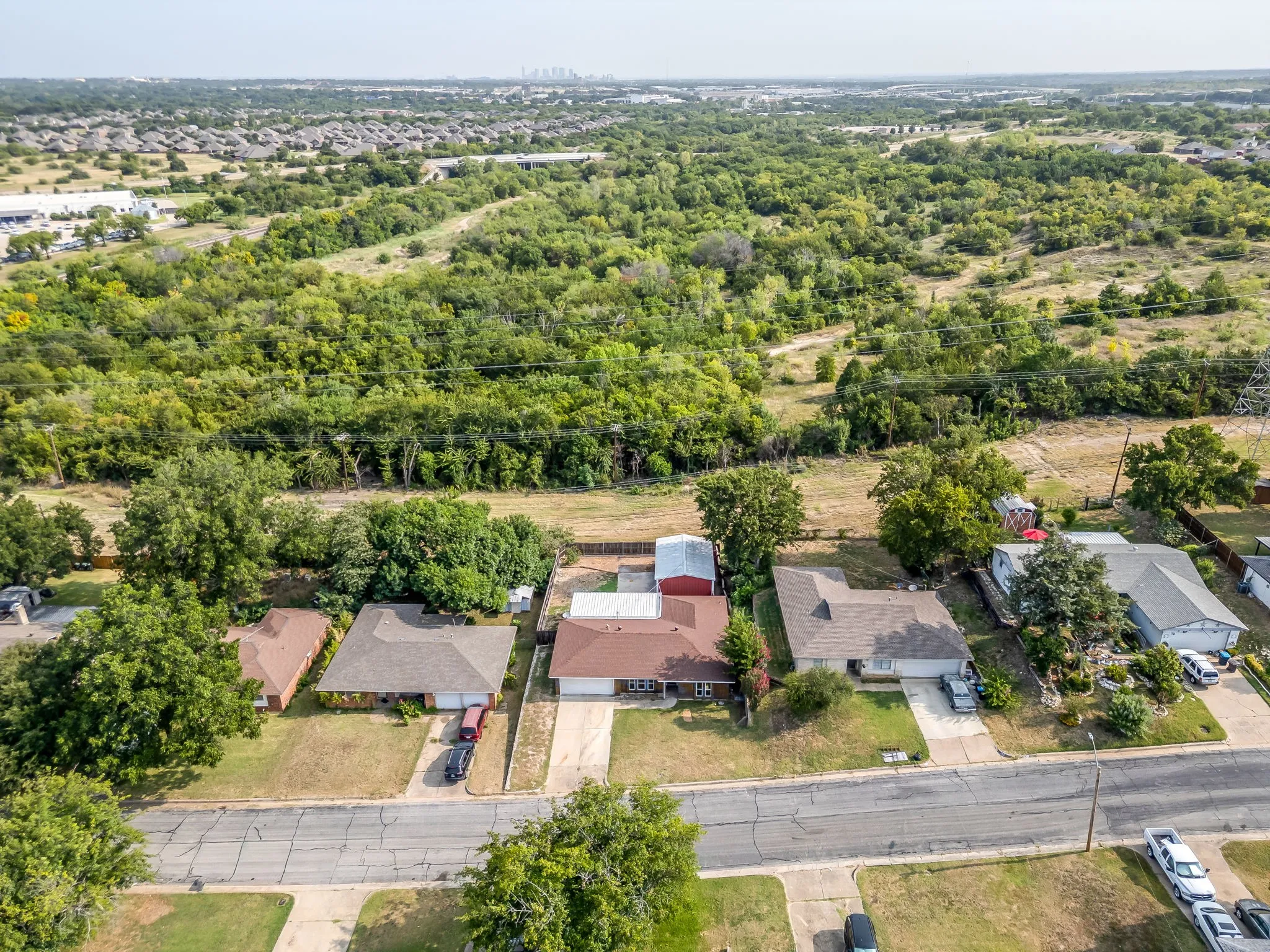 Single Family Residence For Sale in Tarrant County , 332 W Hallmark Drive, Fort Worth, Texas 76134, 3 Bedroom, 2 Bathroom, 2 Garage spaces, 1,350 Sqft, built in 1965, mls#21351455, Real Estate Agent in Fort Worth, Homes For Sale in Tarrant county, Homes For Sale in Fort Worth, Realtor in Fort Worth Texas, Real Estate Brokerage Independent Realty Texas, Luminita Cordes Realtor