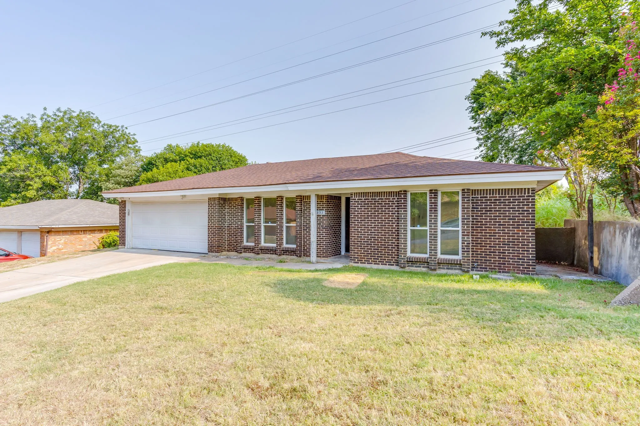 Single Family Residence For Sale in Tarrant County , 332 W Hallmark Drive, Fort Worth, Texas 76134, 3 Bedroom, 2 Bathroom, 2 Garage spaces, 1,350 Sqft, built in 1965, mls#21351455, Real Estate Agent in Fort Worth, Homes For Sale in Tarrant county, Homes For Sale in Fort Worth, Realtor in Fort Worth Texas, Real Estate Brokerage Independent Realty Texas, Luminita Cordes Realtor