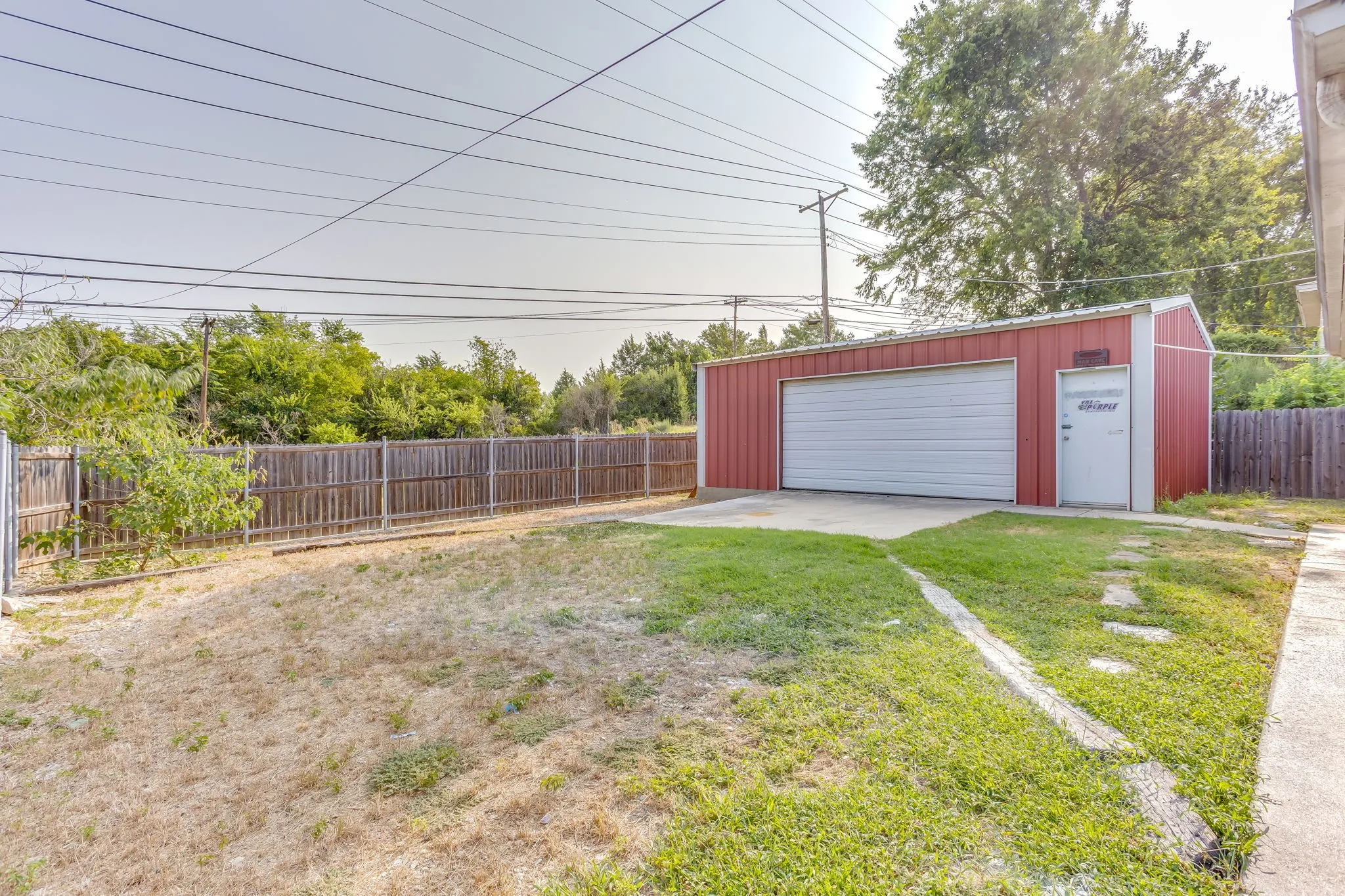 Single Family Residence For Sale in Tarrant County , 332 W Hallmark Drive, Fort Worth, Texas 76134, 3 Bedroom, 2 Bathroom, 2 Garage spaces, 1,350 Sqft, built in 1965, mls#21351455, Real Estate Agent in Fort Worth, Homes For Sale in Tarrant county, Homes For Sale in Fort Worth, Realtor in Fort Worth Texas, Real Estate Brokerage Independent Realty Texas, Luminita Cordes Realtor