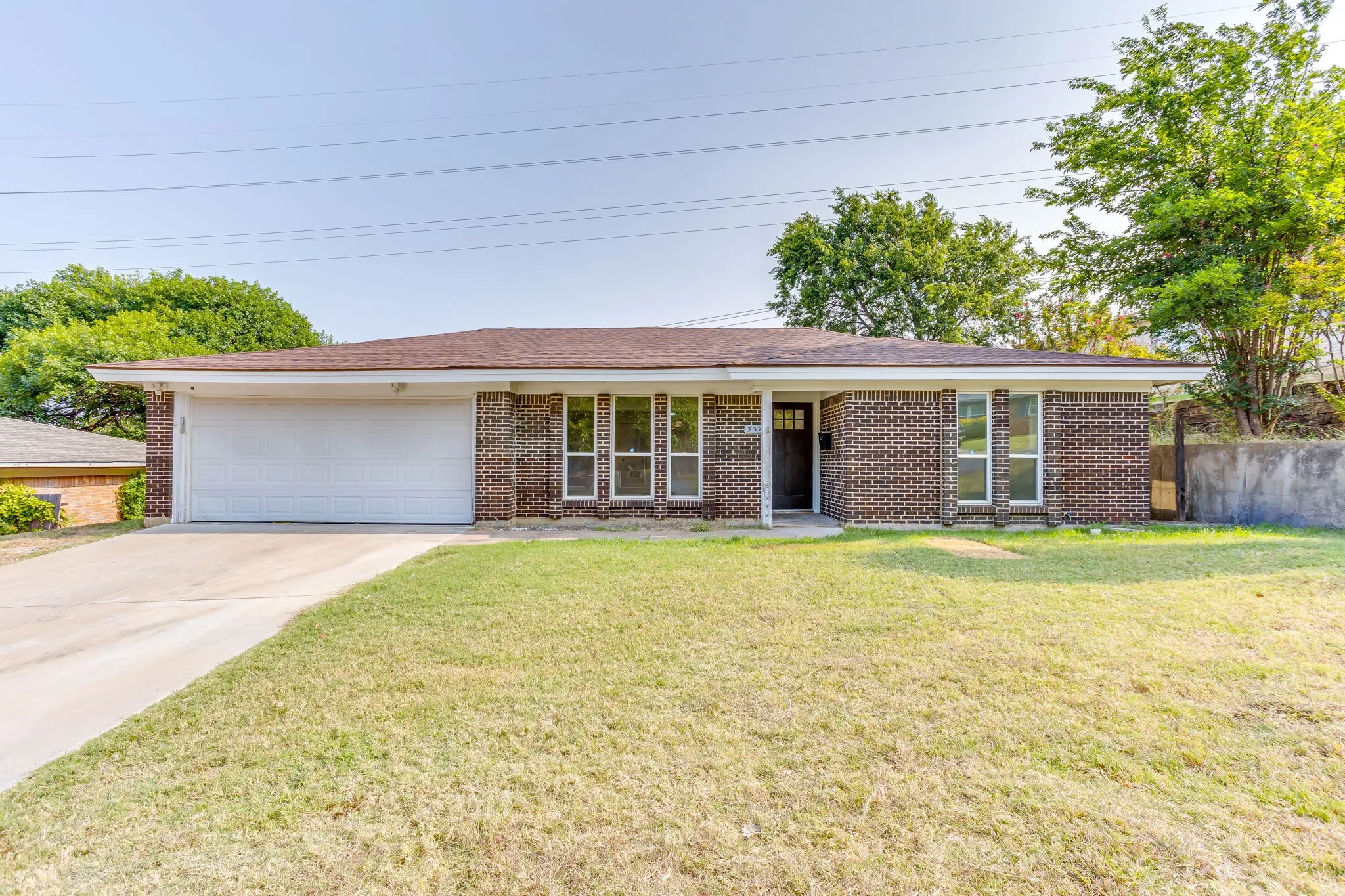 Single Family Residence For Sale in Tarrant County , 332 W Hallmark Drive, Fort Worth, Texas 76134, 3 Bedroom, 2 Bathroom, 2 Garage spaces, 1,350 Sqft, built in 1965, mls#21351455, Real Estate Agent in Fort Worth, Homes For Sale in Tarrant county, Homes For Sale in Fort Worth, Realtor in Fort Worth Texas, Real Estate Brokerage Independent Realty Texas, Luminita Cordes Realtor