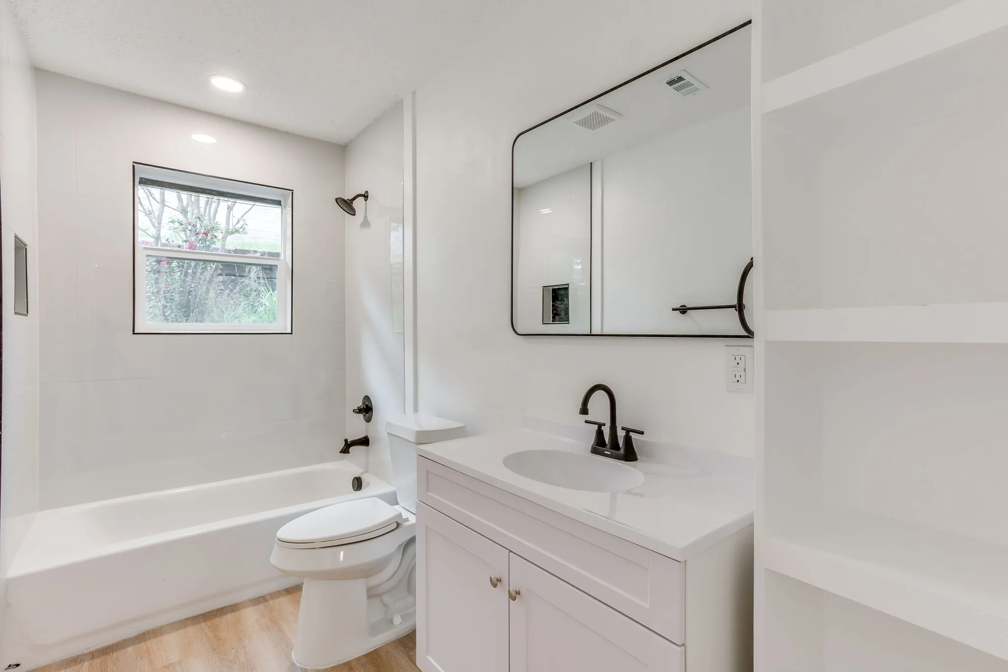 Single Family Residence For Sale in Tarrant County , 332 W Hallmark Drive, Fort Worth, Texas 76134, 3 Bedroom, 2 Bathroom, 2 Garage spaces, 1,350 Sqft, built in 1965, mls#21351455, Real Estate Agent in Fort Worth, Homes For Sale in Tarrant county, Homes For Sale in Fort Worth, Realtor in Fort Worth Texas, Real Estate Brokerage Independent Realty Texas, Luminita Cordes Realtor