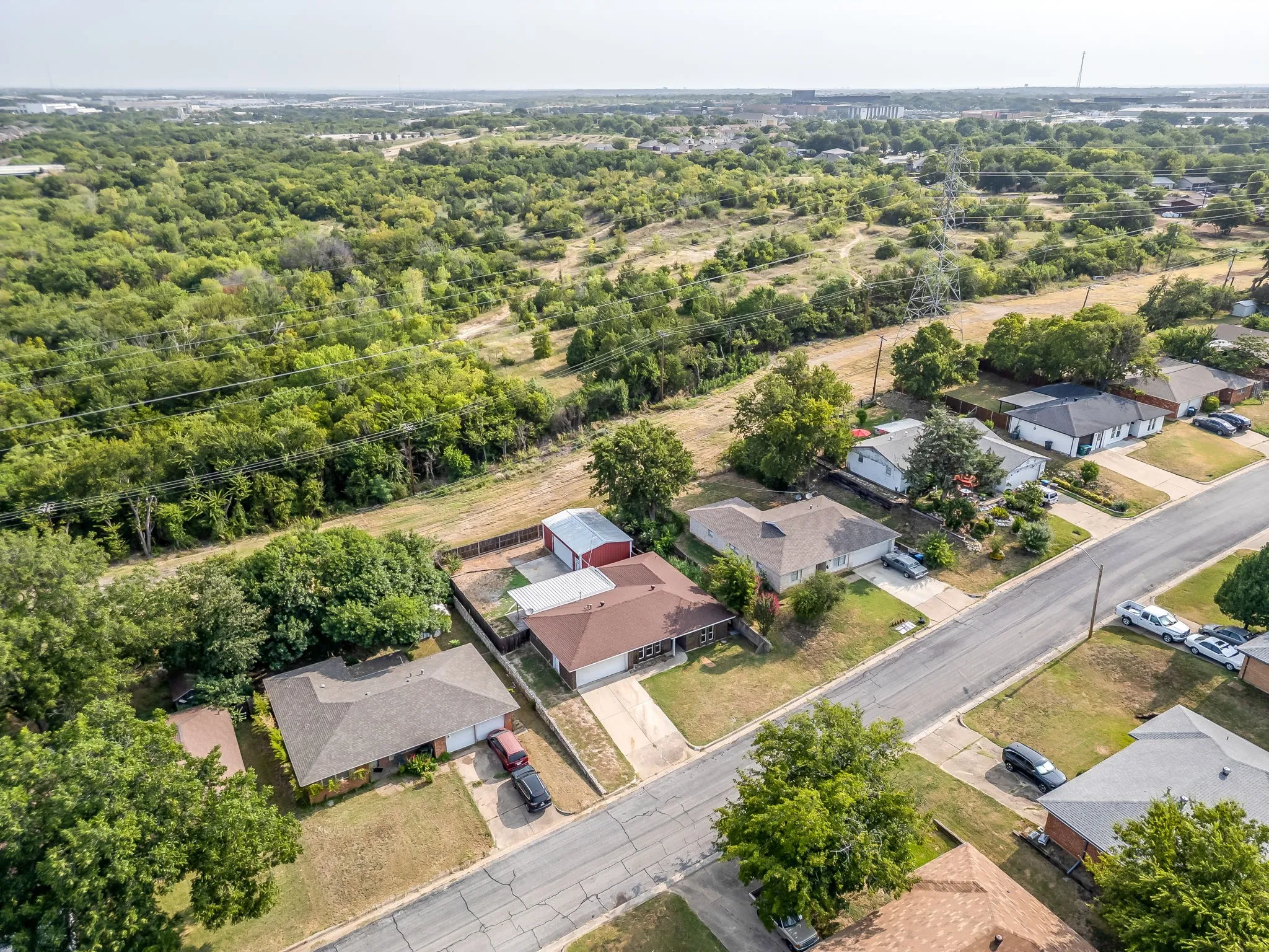 Single Family Residence For Sale in Tarrant County , 332 W Hallmark Drive, Fort Worth, Texas 76134, 3 Bedroom, 2 Bathroom, 2 Garage spaces, 1,350 Sqft, built in 1965, mls#21351455, Real Estate Agent in Fort Worth, Homes For Sale in Tarrant county, Homes For Sale in Fort Worth, Realtor in Fort Worth Texas, Real Estate Brokerage Independent Realty Texas, Luminita Cordes Realtor