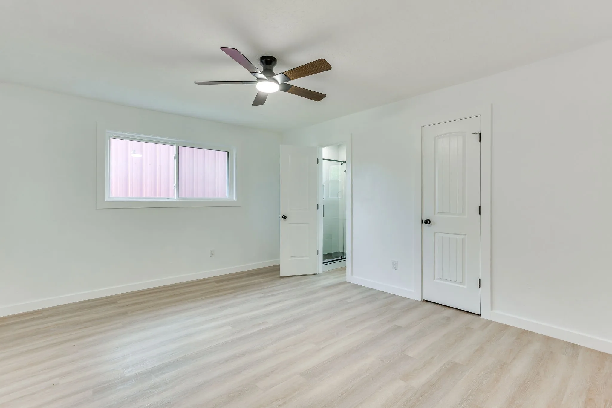 Single Family Residence For Sale in Tarrant County , 332 W Hallmark Drive, Fort Worth, Texas 76134, 3 Bedroom, 2 Bathroom, 2 Garage spaces, 1,350 Sqft, built in 1965, mls#21351455, Real Estate Agent in Fort Worth, Homes For Sale in Tarrant county, Homes For Sale in Fort Worth, Realtor in Fort Worth Texas, Real Estate Brokerage Independent Realty Texas, Luminita Cordes Realtor