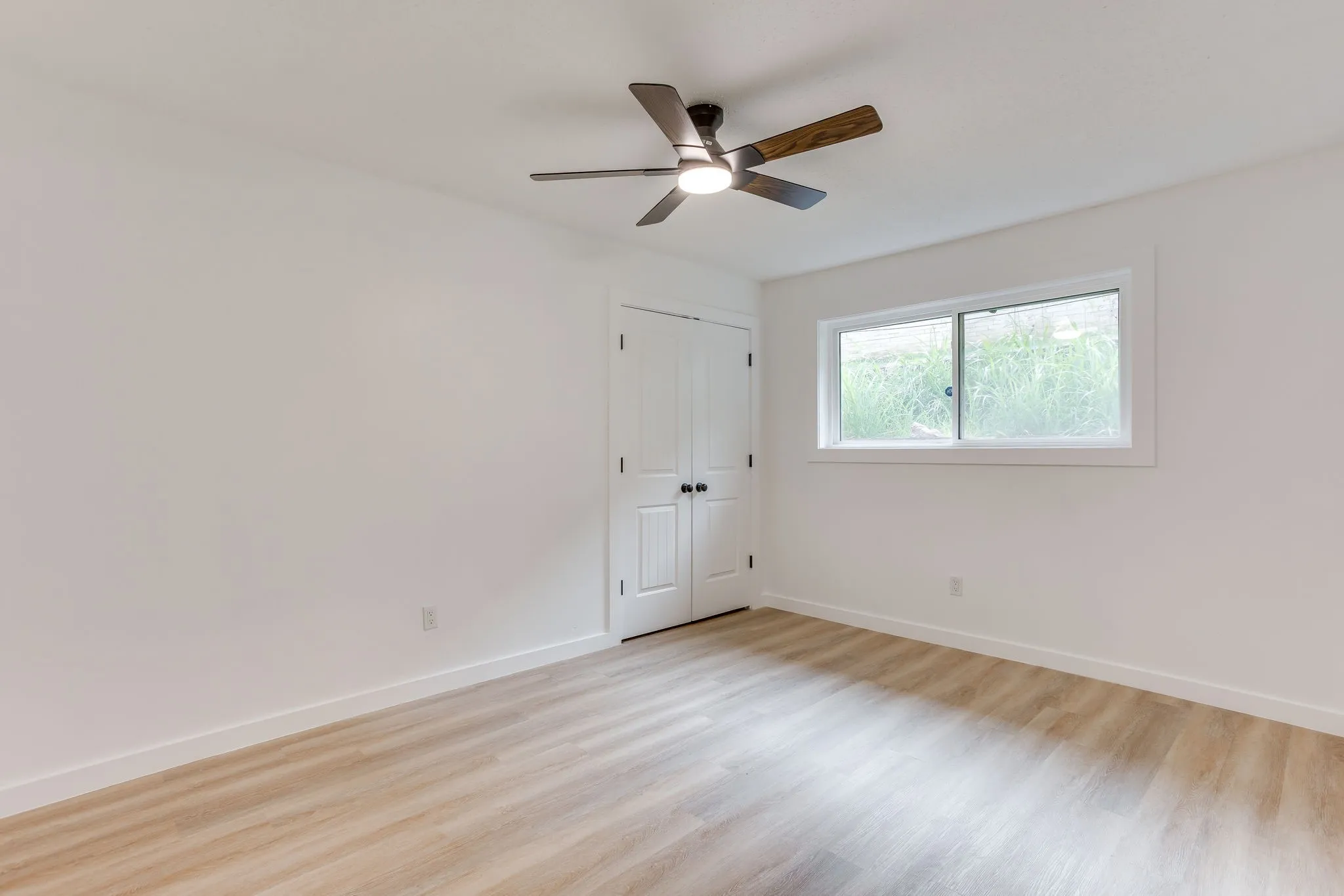 Single Family Residence For Sale in Tarrant County , 332 W Hallmark Drive, Fort Worth, Texas 76134, 3 Bedroom, 2 Bathroom, 2 Garage spaces, 1,350 Sqft, built in 1965, mls#21351455, Real Estate Agent in Fort Worth, Homes For Sale in Tarrant county, Homes For Sale in Fort Worth, Realtor in Fort Worth Texas, Real Estate Brokerage Independent Realty Texas, Luminita Cordes Realtor