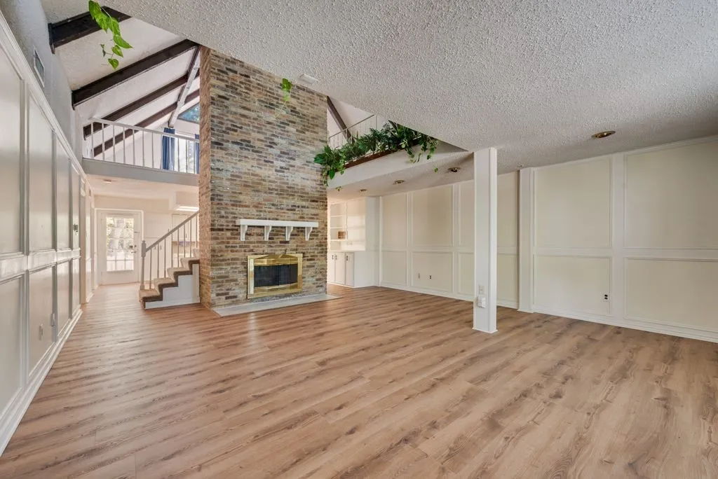 Single Family Residence For Rent in Tarrant County , 2119 Wilson Drive, Arlington, Texas 76011, 3 Bedroom, 2 Bathroom, 2 Garage spaces, 2,517 Sqft, built in 1974, mls#21354983, Real Estate Agent in Arlington, Homes For Rent in Tarrant county, Homes For Rent in Arlington, Realtor in Arlington Texas, Real Estate Brokerage Independent Realty Texas, Luminita Cordes Realtor