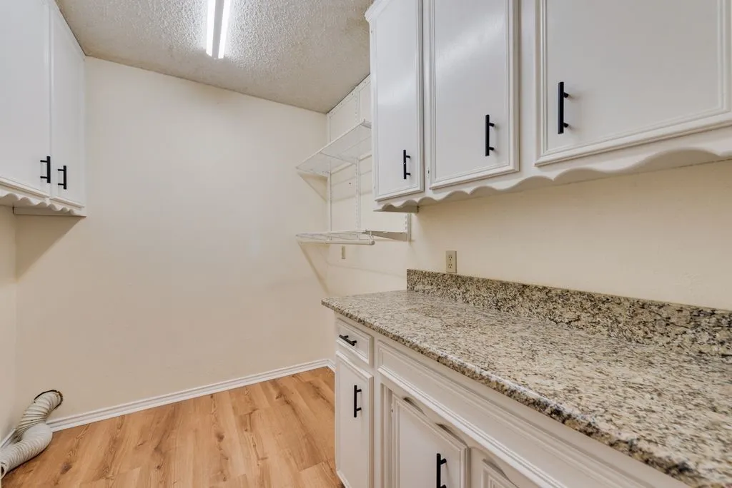 Single Family Residence For Rent in Tarrant County , 2119 Wilson Drive, Arlington, Texas 76011, 3 Bedroom, 2 Bathroom, 2 Garage spaces, 2,517 Sqft, built in 1974, mls#21354983, Real Estate Agent in Arlington, Homes For Rent in Tarrant county, Homes For Rent in Arlington, Realtor in Arlington Texas, Real Estate Brokerage Independent Realty Texas, Luminita Cordes Realtor