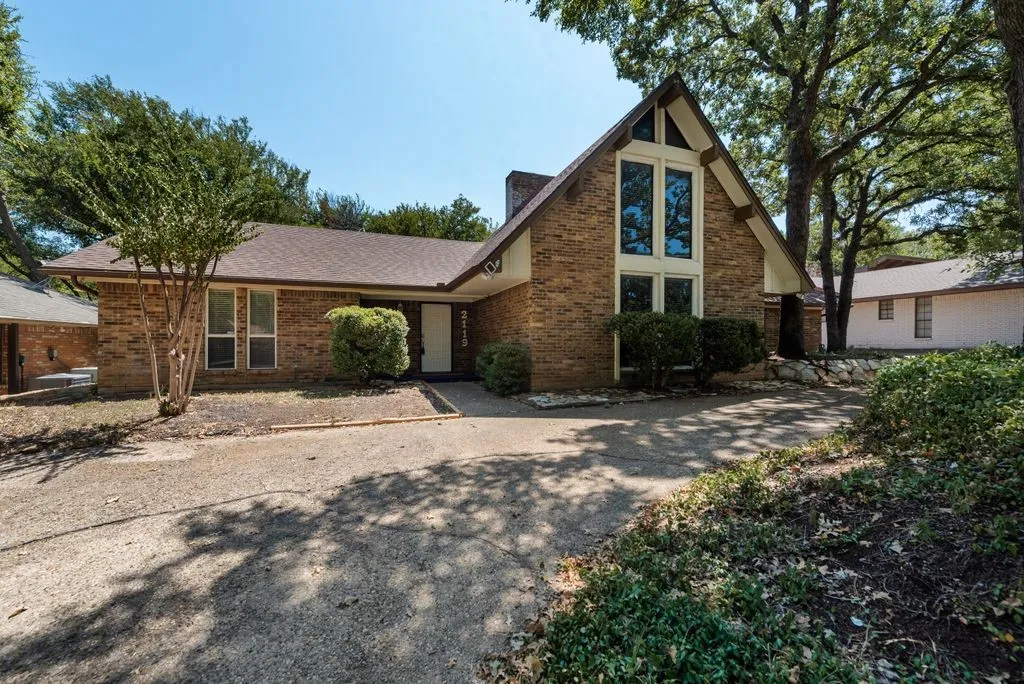 Single Family Residence For Rent in Tarrant County , 2119 Wilson Drive, Arlington, Texas 76011, 3 Bedroom, 2 Bathroom, 2 Garage spaces, 2,517 Sqft, built in 1974, mls#21354983, Real Estate Agent in Arlington, Homes For Rent in Tarrant county, Homes For Rent in Arlington, Realtor in Arlington Texas, Real Estate Brokerage Independent Realty Texas, Luminita Cordes Realtor