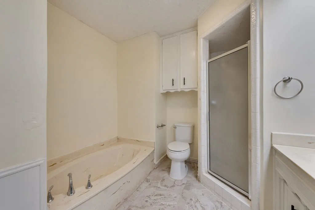 Single Family Residence For Rent in Tarrant County , 2119 Wilson Drive, Arlington, Texas 76011, 3 Bedroom, 2 Bathroom, 2 Garage spaces, 2,517 Sqft, built in 1974, mls#21354983, Real Estate Agent in Arlington, Homes For Rent in Tarrant county, Homes For Rent in Arlington, Realtor in Arlington Texas, Real Estate Brokerage Independent Realty Texas, Luminita Cordes Realtor