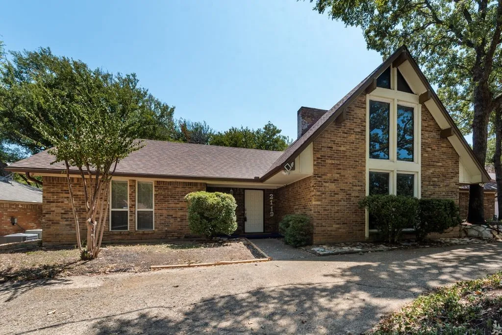 Single Family Residence For Rent in Tarrant County , 2119 Wilson Drive, Arlington, Texas 76011, 3 Bedroom, 2 Bathroom, 2 Garage spaces, 2,517 Sqft, built in 1974, mls#21354983, Real Estate Agent in Arlington, Homes For Rent in Tarrant county, Homes For Rent in Arlington, Realtor in Arlington Texas, Real Estate Brokerage Independent Realty Texas, Luminita Cordes Realtor