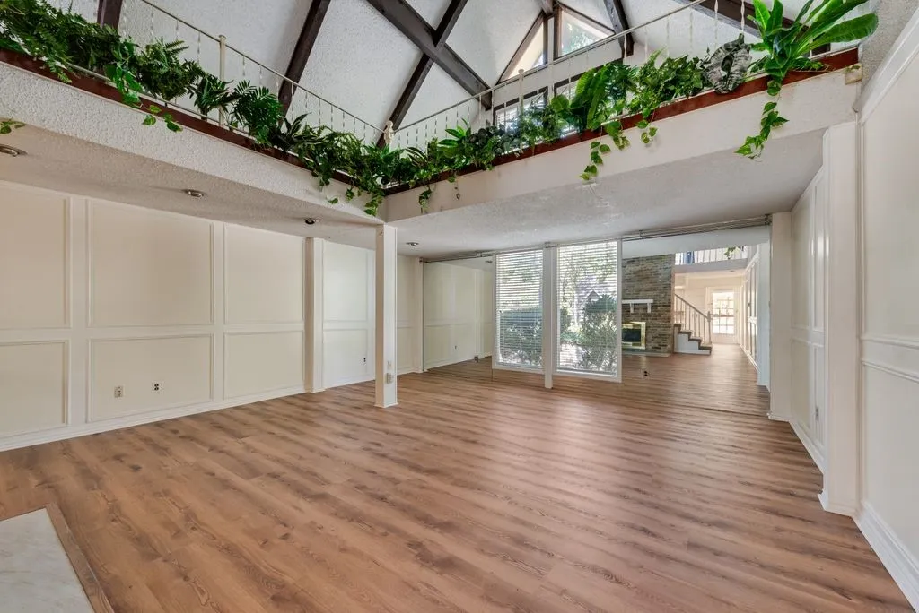 Single Family Residence For Rent in Tarrant County , 2119 Wilson Drive, Arlington, Texas 76011, 3 Bedroom, 2 Bathroom, 2 Garage spaces, 2,517 Sqft, built in 1974, mls#21354983, Real Estate Agent in Arlington, Homes For Rent in Tarrant county, Homes For Rent in Arlington, Realtor in Arlington Texas, Real Estate Brokerage Independent Realty Texas, Luminita Cordes Realtor