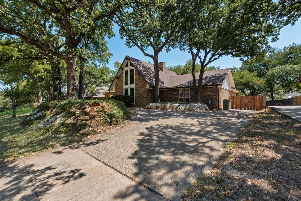 Single Family Residence For Rent in Tarrant County , 2119 Wilson Drive, Arlington, Texas 76011, 3 Bedroom, 2 Bathroom, 2 Garage spaces, 2,517 Sqft, built in 1974, mls#21354983, Real Estate Agent in Arlington, Homes For Rent in Tarrant county, Homes For Rent in Arlington, Realtor in Arlington Texas, Real Estate Brokerage Independent Realty Texas, Luminita Cordes Realtor