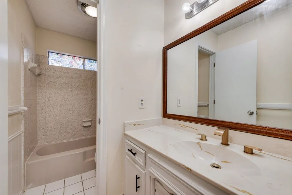 Single Family Residence For Rent in Tarrant County , 2119 Wilson Drive, Arlington, Texas 76011, 3 Bedroom, 2 Bathroom, 2 Garage spaces, 2,517 Sqft, built in 1974, mls#21354983, Real Estate Agent in Arlington, Homes For Rent in Tarrant county, Homes For Rent in Arlington, Realtor in Arlington Texas, Real Estate Brokerage Independent Realty Texas, Luminita Cordes Realtor