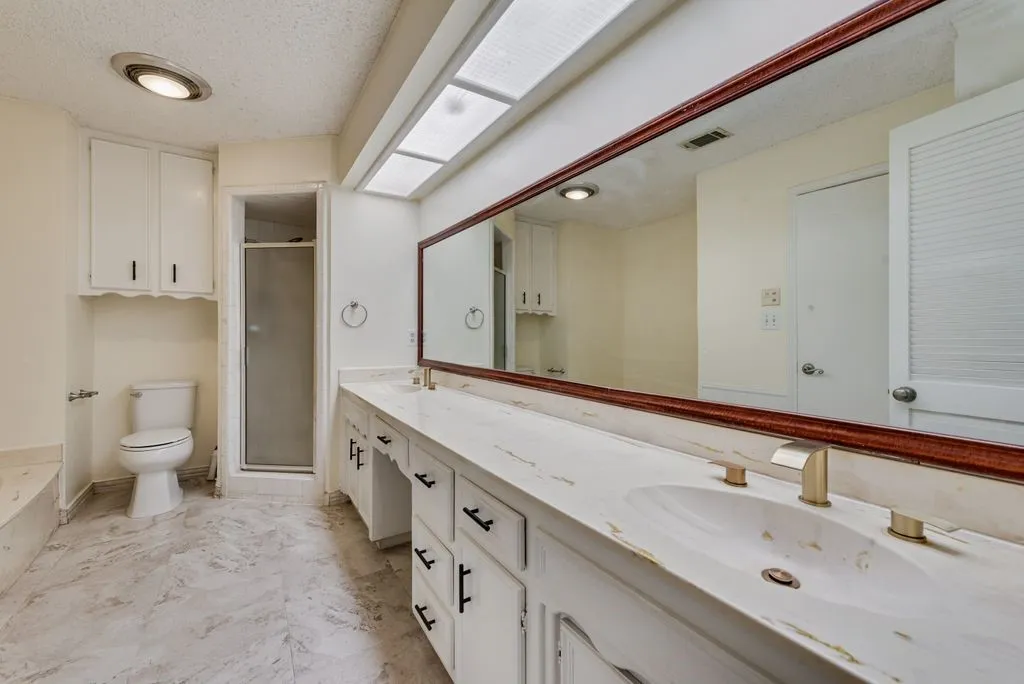 Single Family Residence For Rent in Tarrant County , 2119 Wilson Drive, Arlington, Texas 76011, 3 Bedroom, 2 Bathroom, 2 Garage spaces, 2,517 Sqft, built in 1974, mls#21354983, Real Estate Agent in Arlington, Homes For Rent in Tarrant county, Homes For Rent in Arlington, Realtor in Arlington Texas, Real Estate Brokerage Independent Realty Texas, Luminita Cordes Realtor