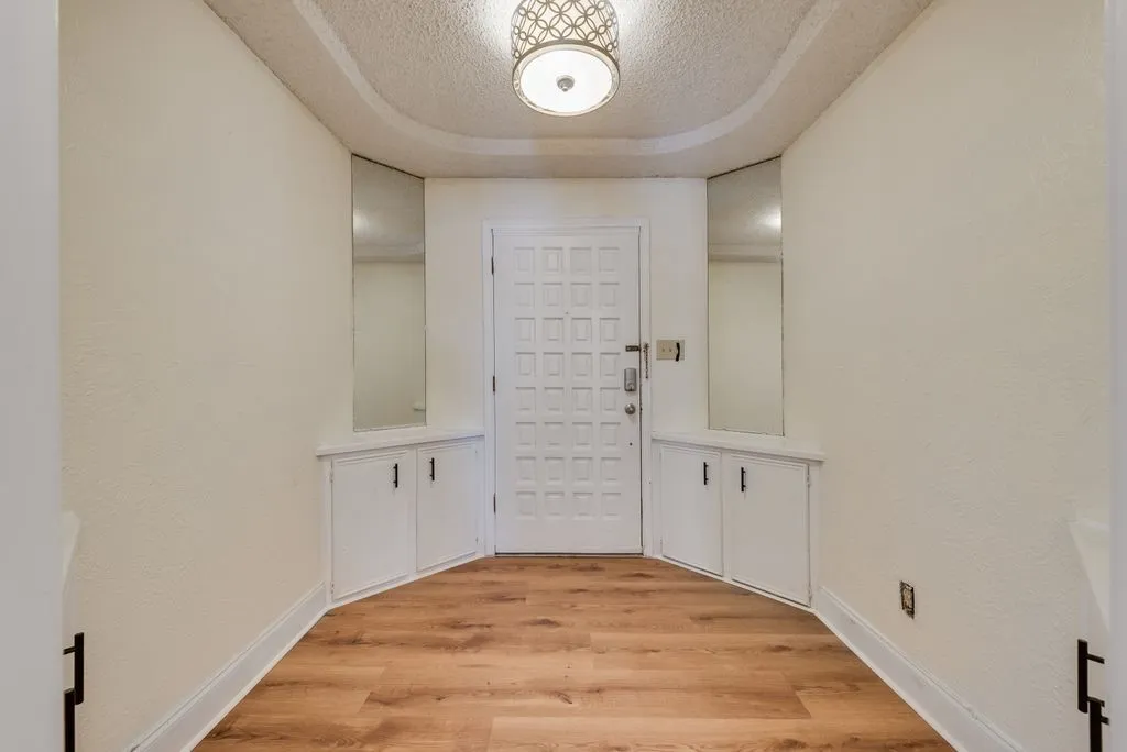 Single Family Residence For Rent in Tarrant County , 2119 Wilson Drive, Arlington, Texas 76011, 3 Bedroom, 2 Bathroom, 2 Garage spaces, 2,517 Sqft, built in 1974, mls#21354983, Real Estate Agent in Arlington, Homes For Rent in Tarrant county, Homes For Rent in Arlington, Realtor in Arlington Texas, Real Estate Brokerage Independent Realty Texas, Luminita Cordes Realtor